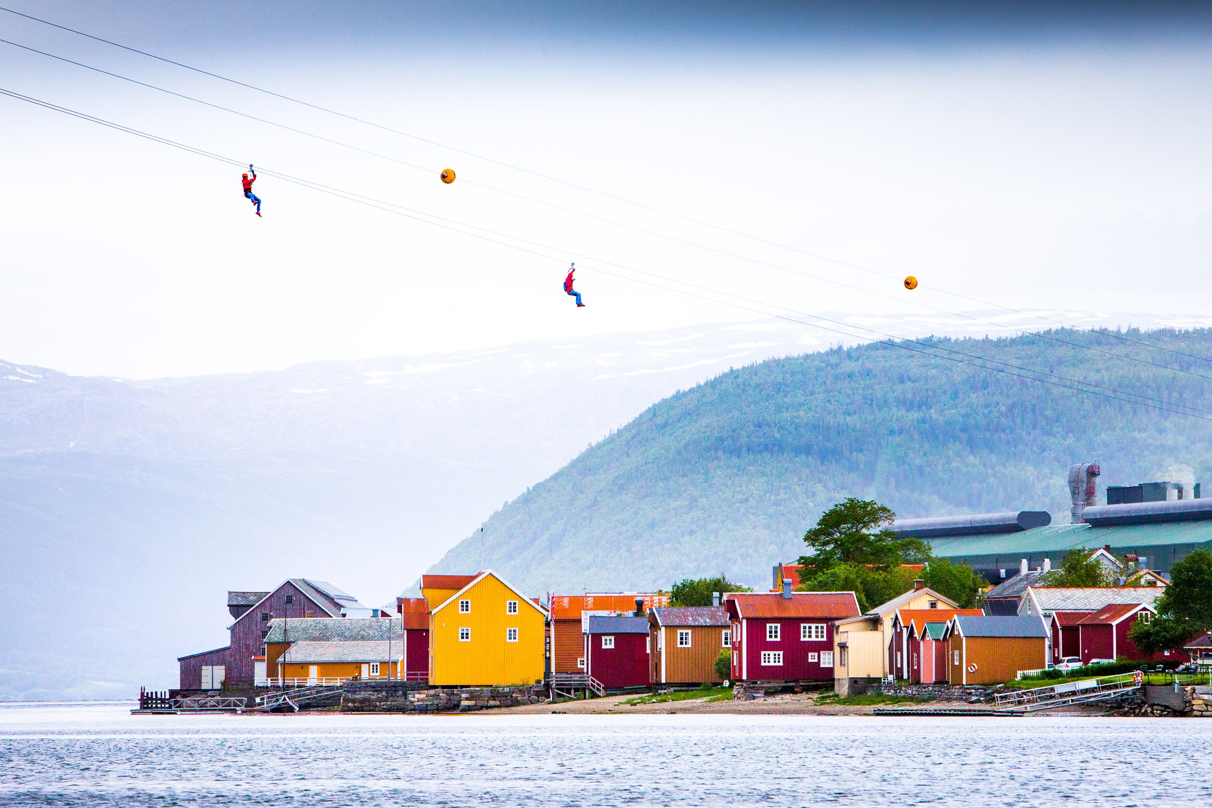 People ziplinging in Mosjøen
