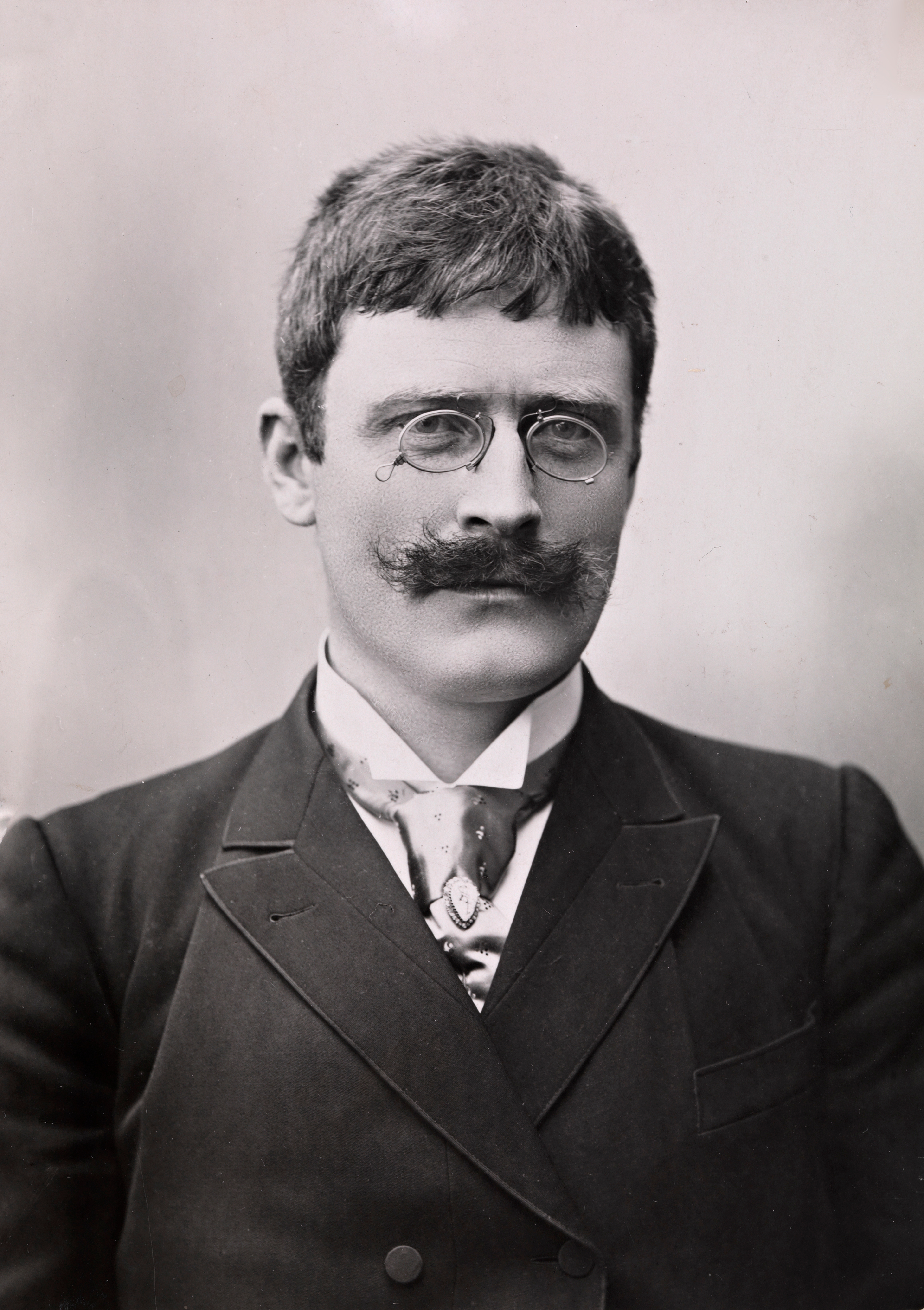 Portrett av forfatter Knut Hamsun