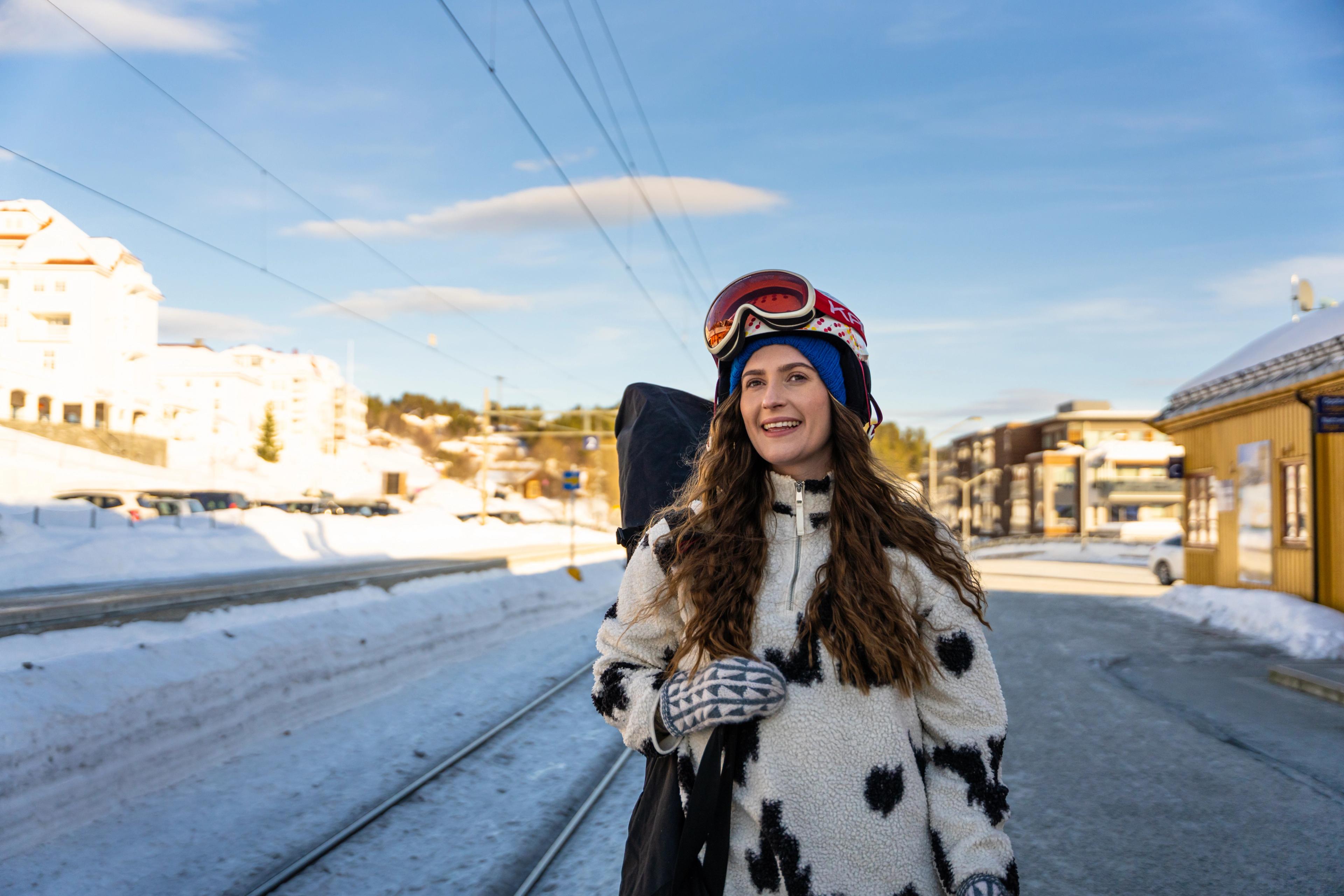 Skier waiting for the train to Geilo