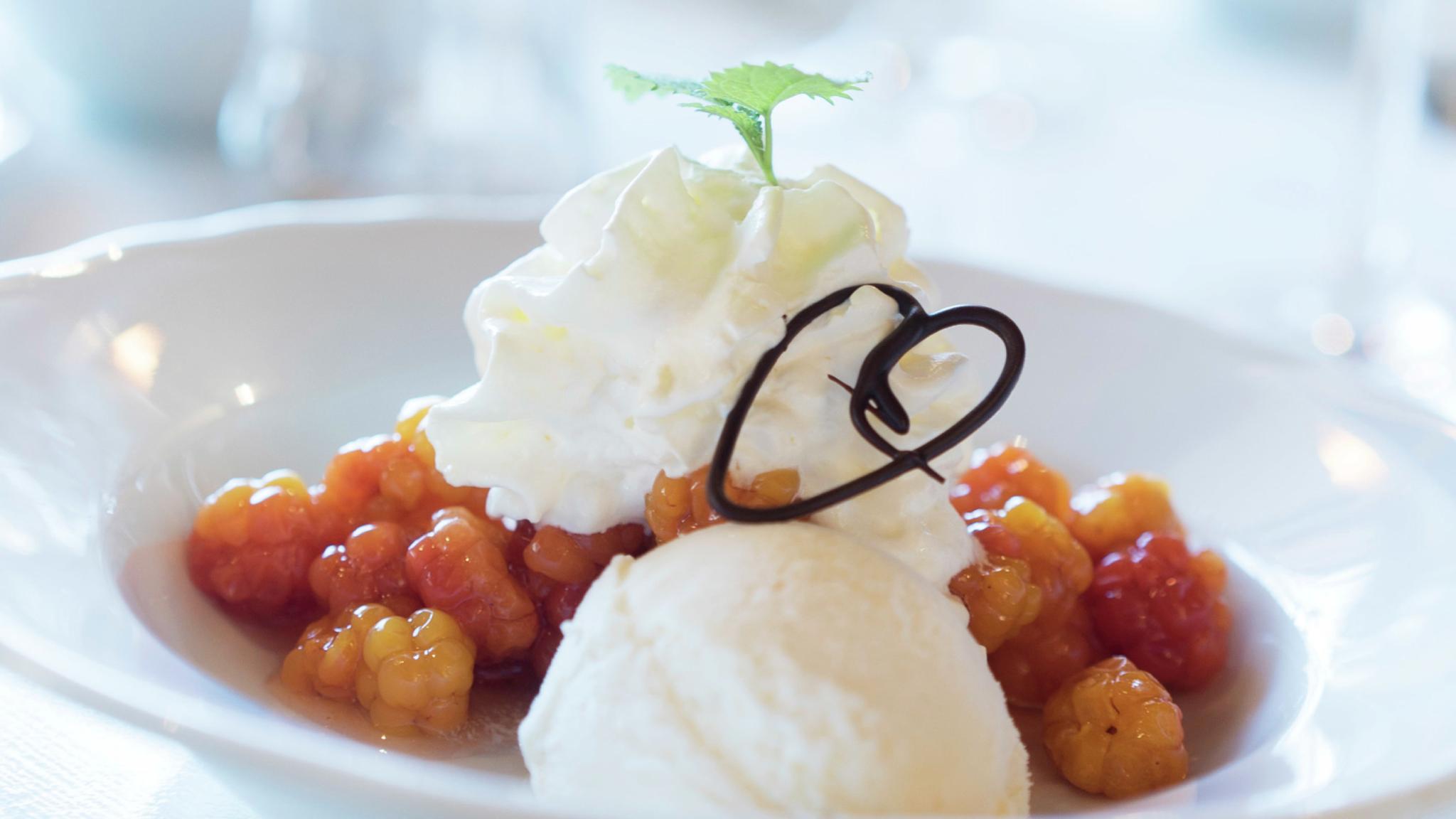 Cloud berries and ice cream