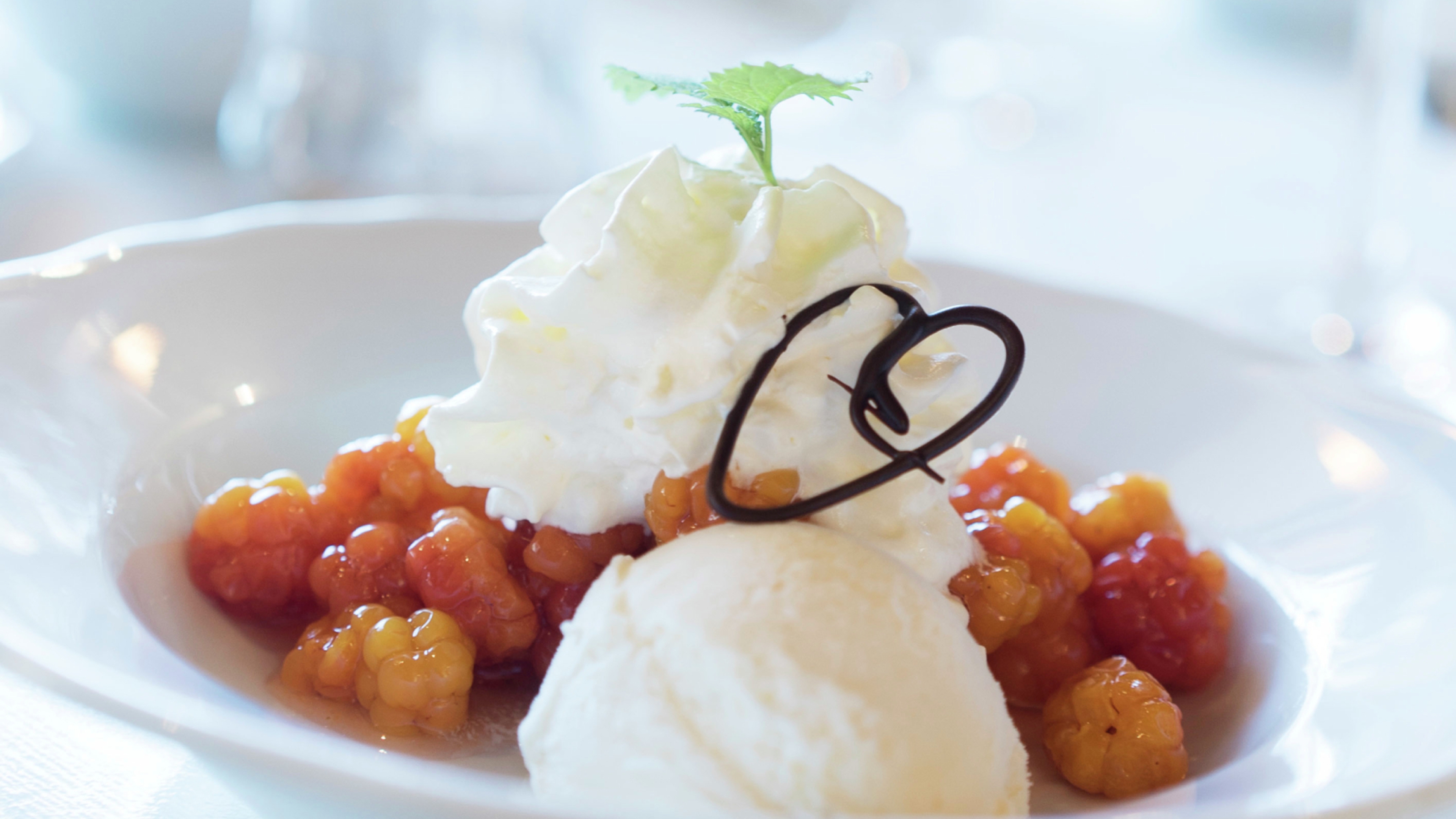 Cloud berries and ice cream