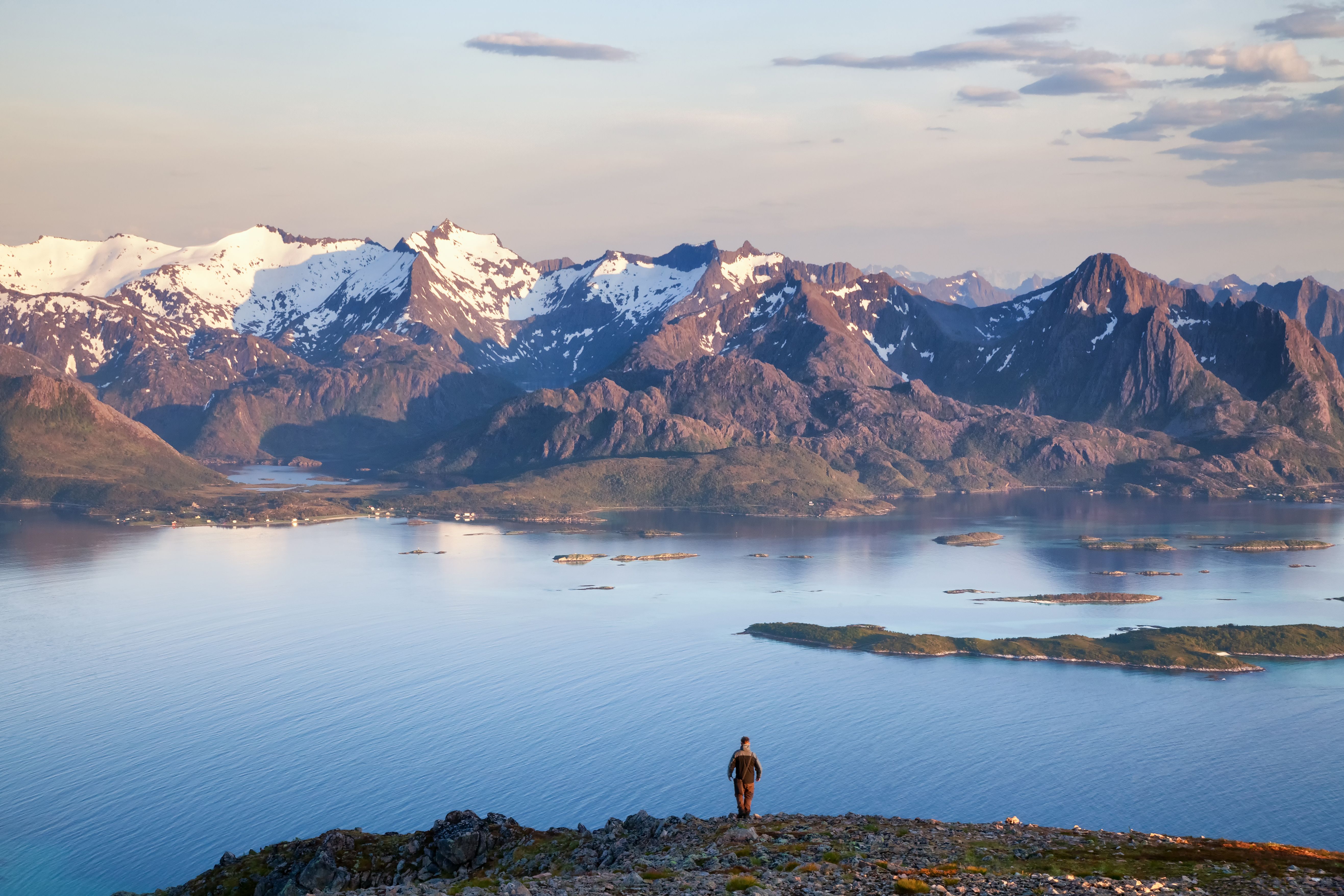 A man at Husfjellet in Senja
