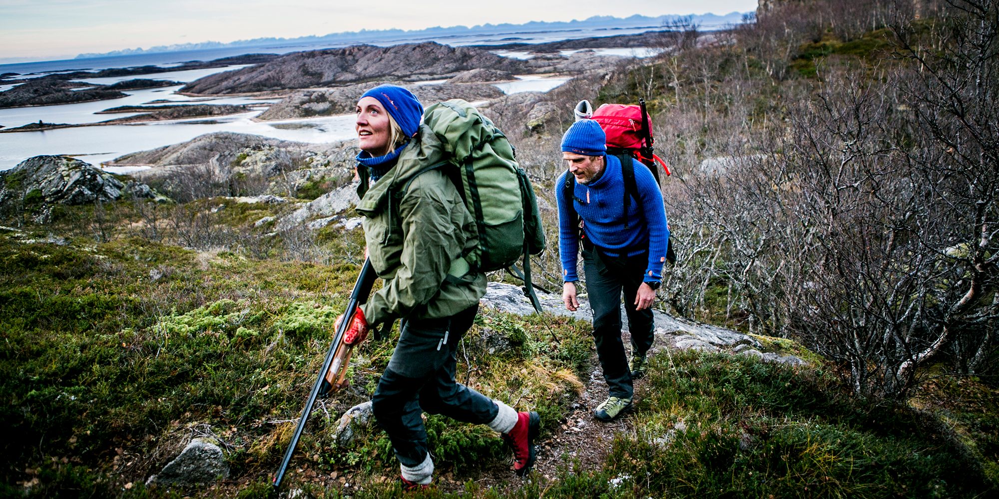 To personer på rypejakt i Steigen i Nordland, Nord-Norge