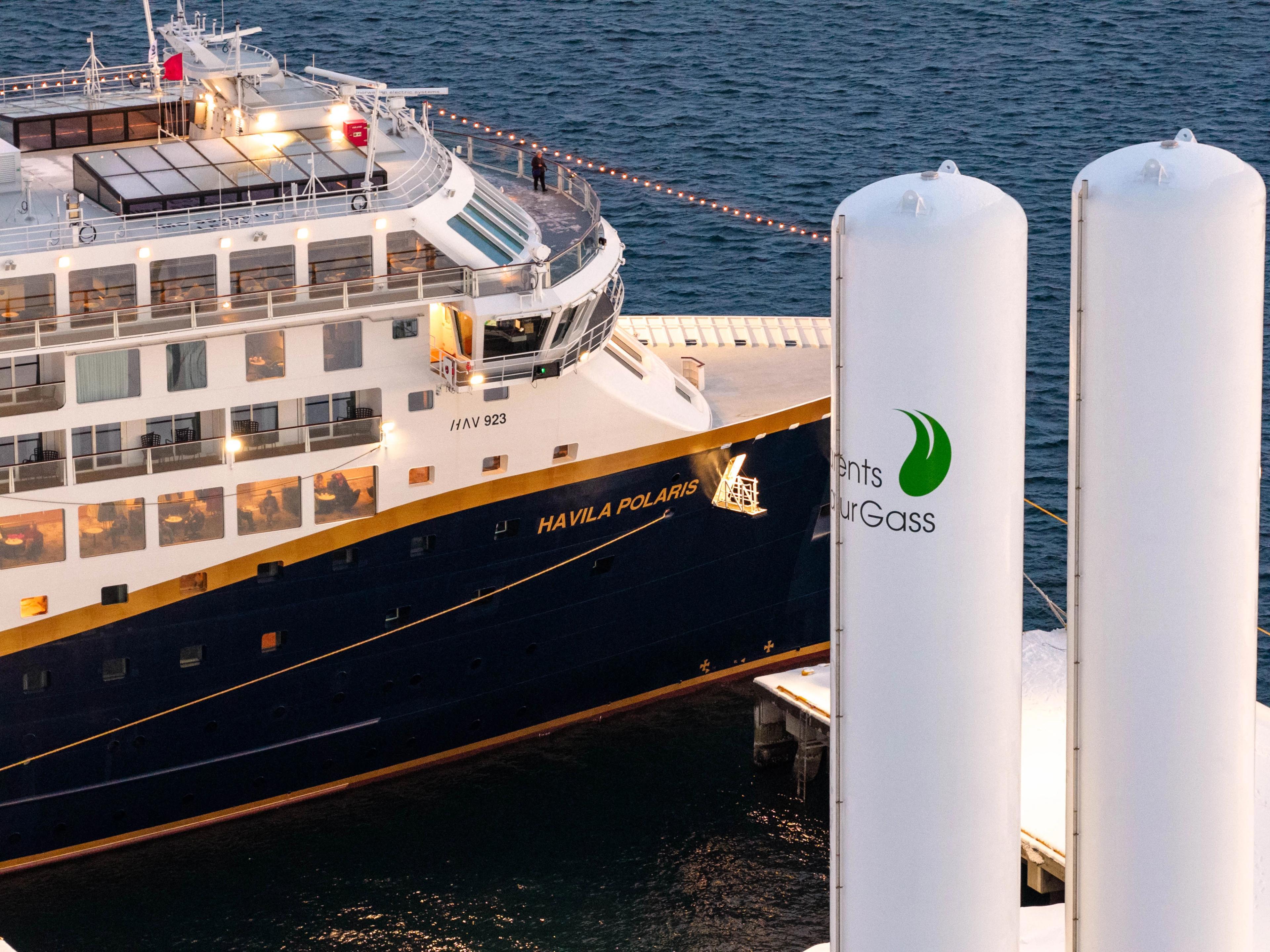 The ship Havila Polaris fuelling on biogas outside of Hammerfest
