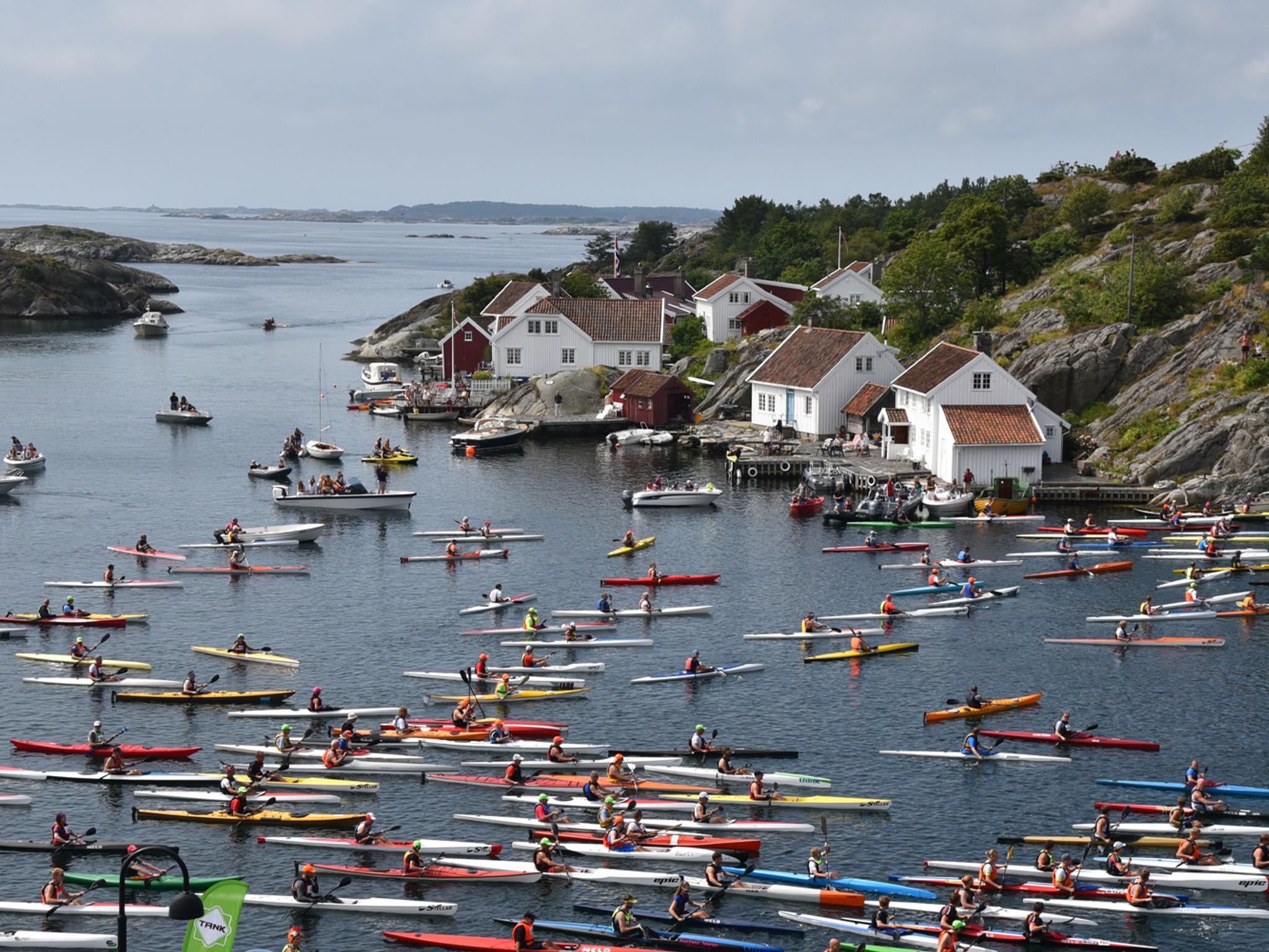 Kajakkpadlere under Blindleialøpet i Lillesand på Sørlandet