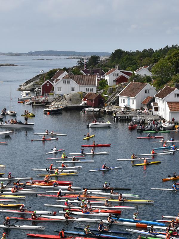 Kajakkpadlere under Blindleialøpet i Lillesand på Sørlandet