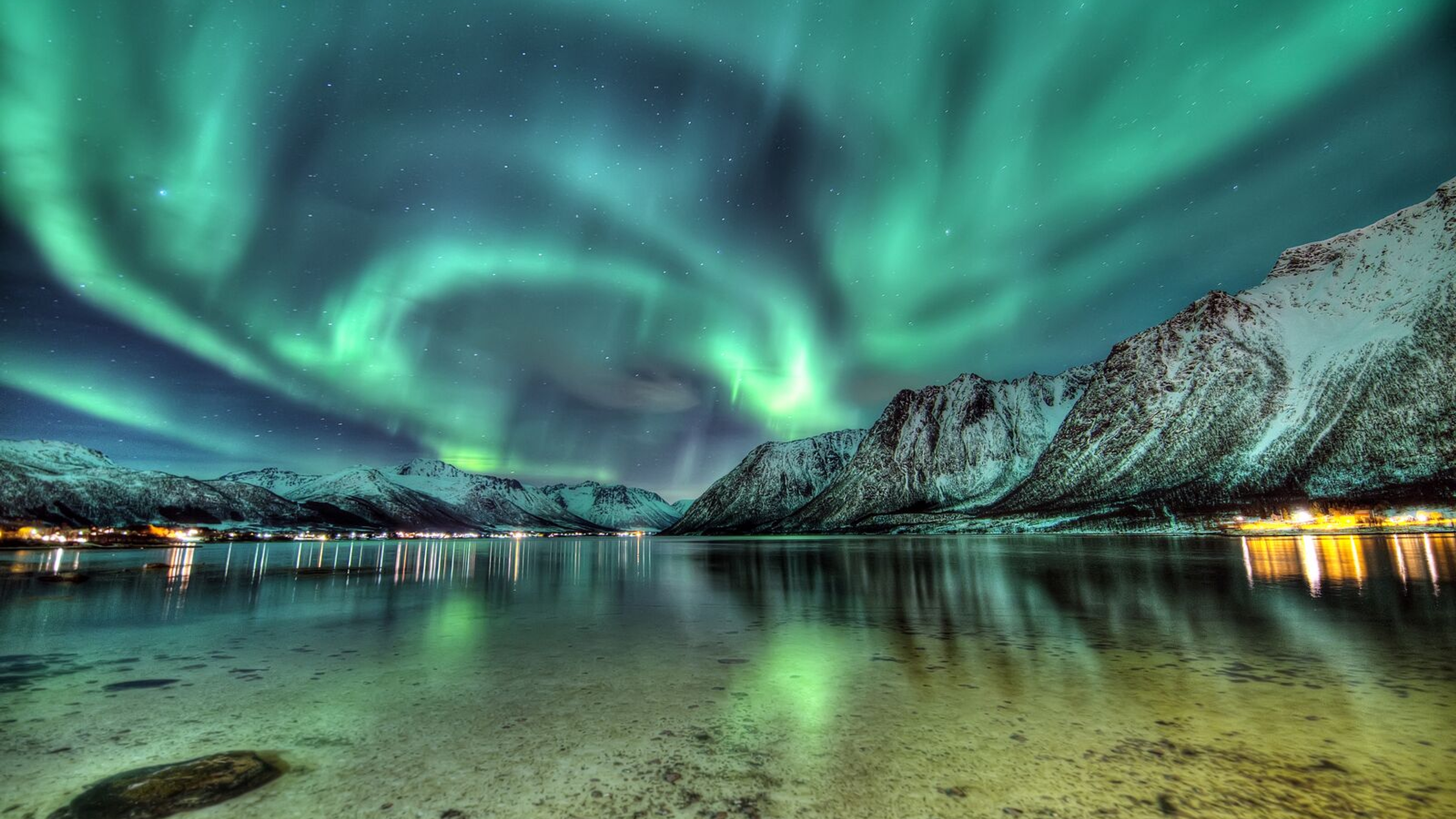 Northern lights over Hognfjorden in Vesterålen