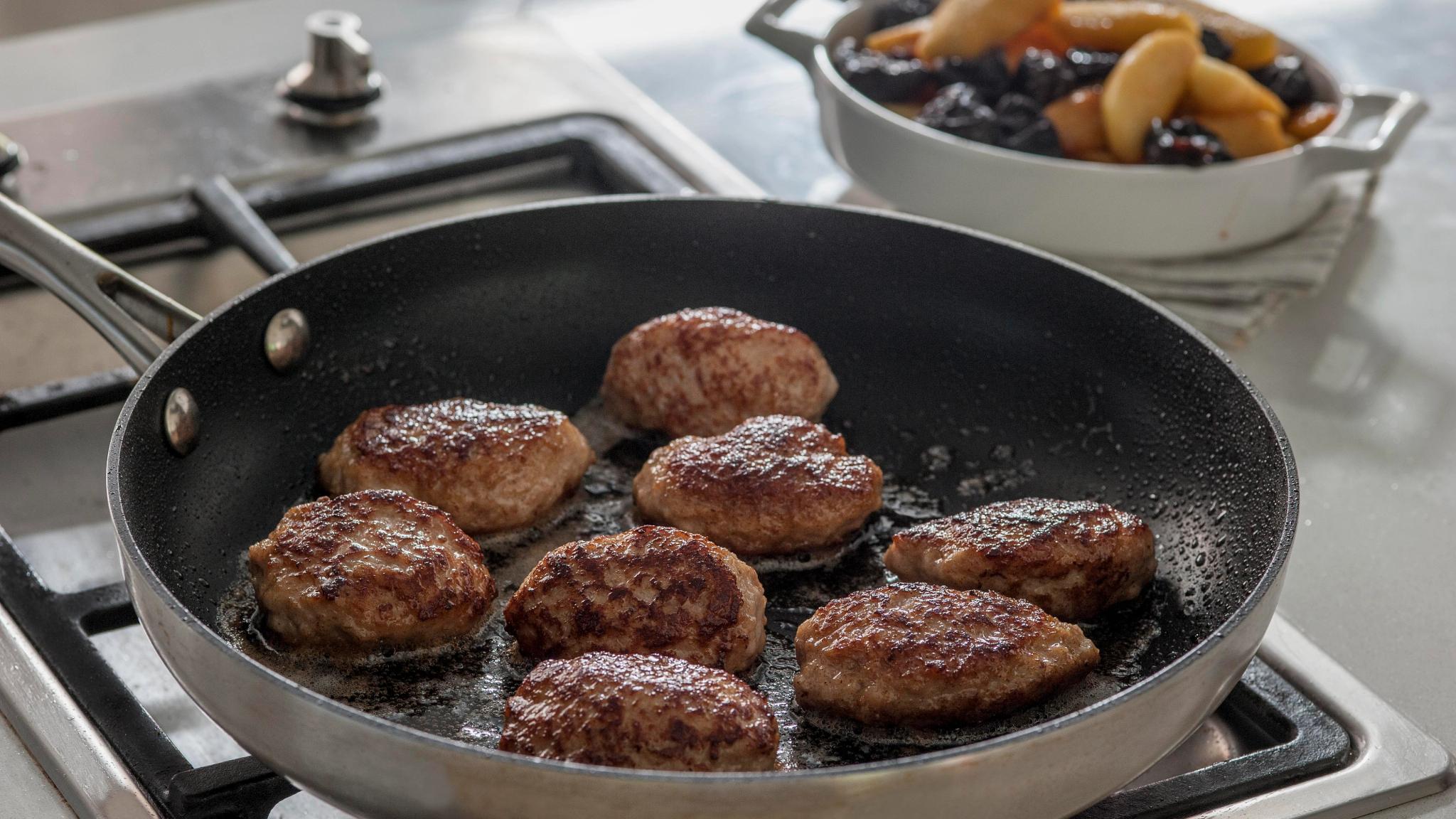 Steking av medisterkaker