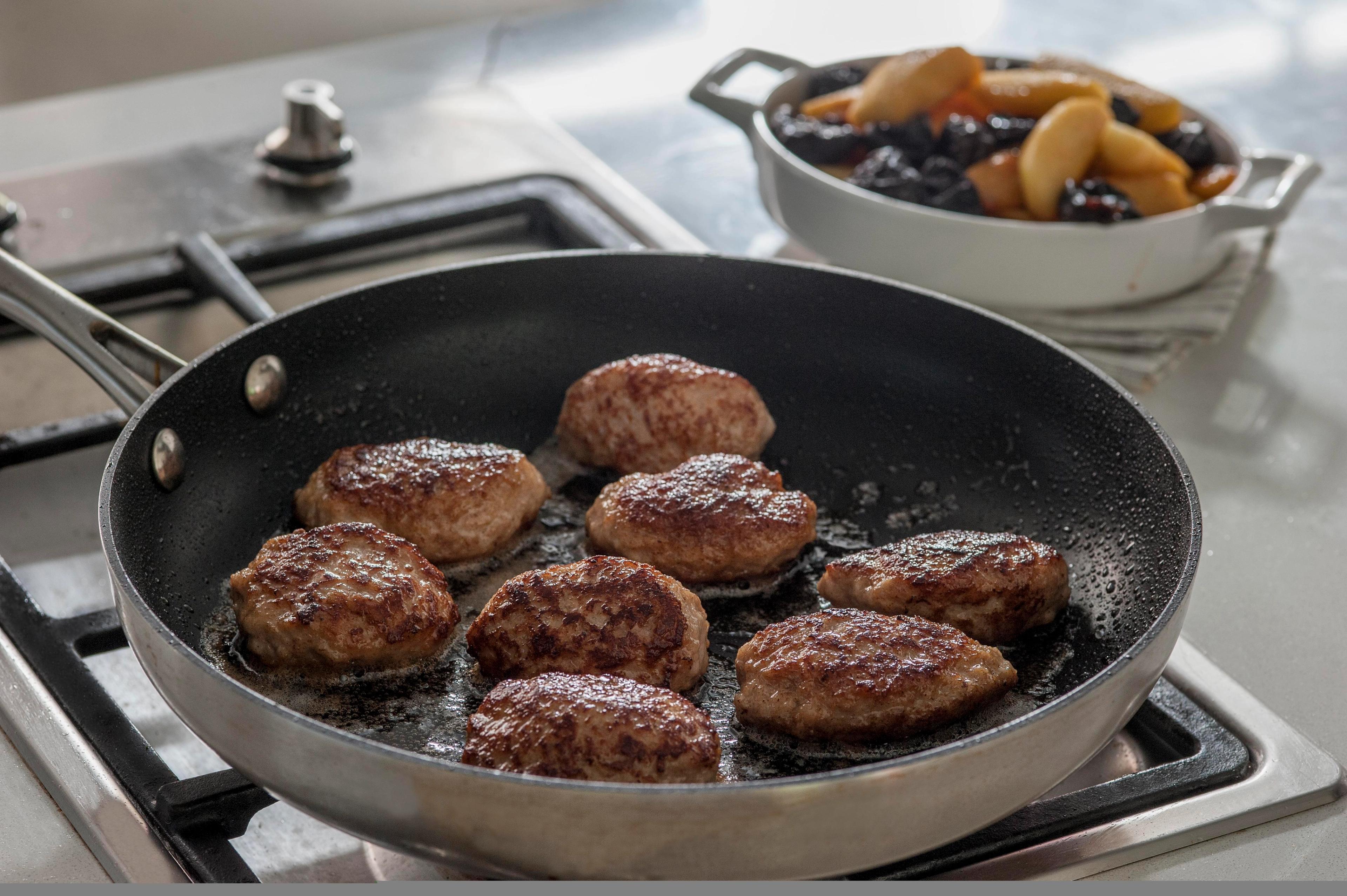 Steking av medisterkaker