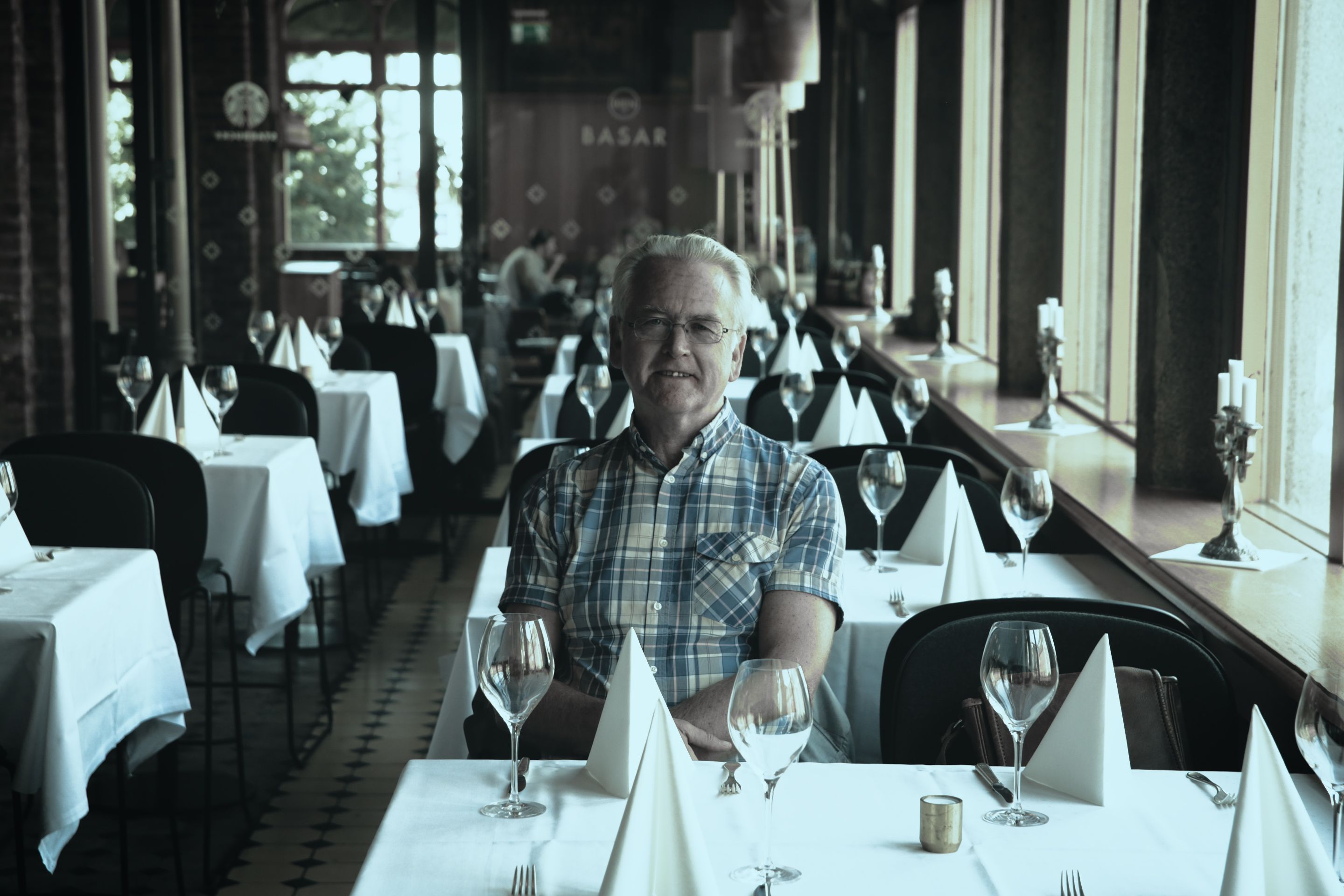Gunnar Staalesen sitting by the table at Bien Basar in Bergen