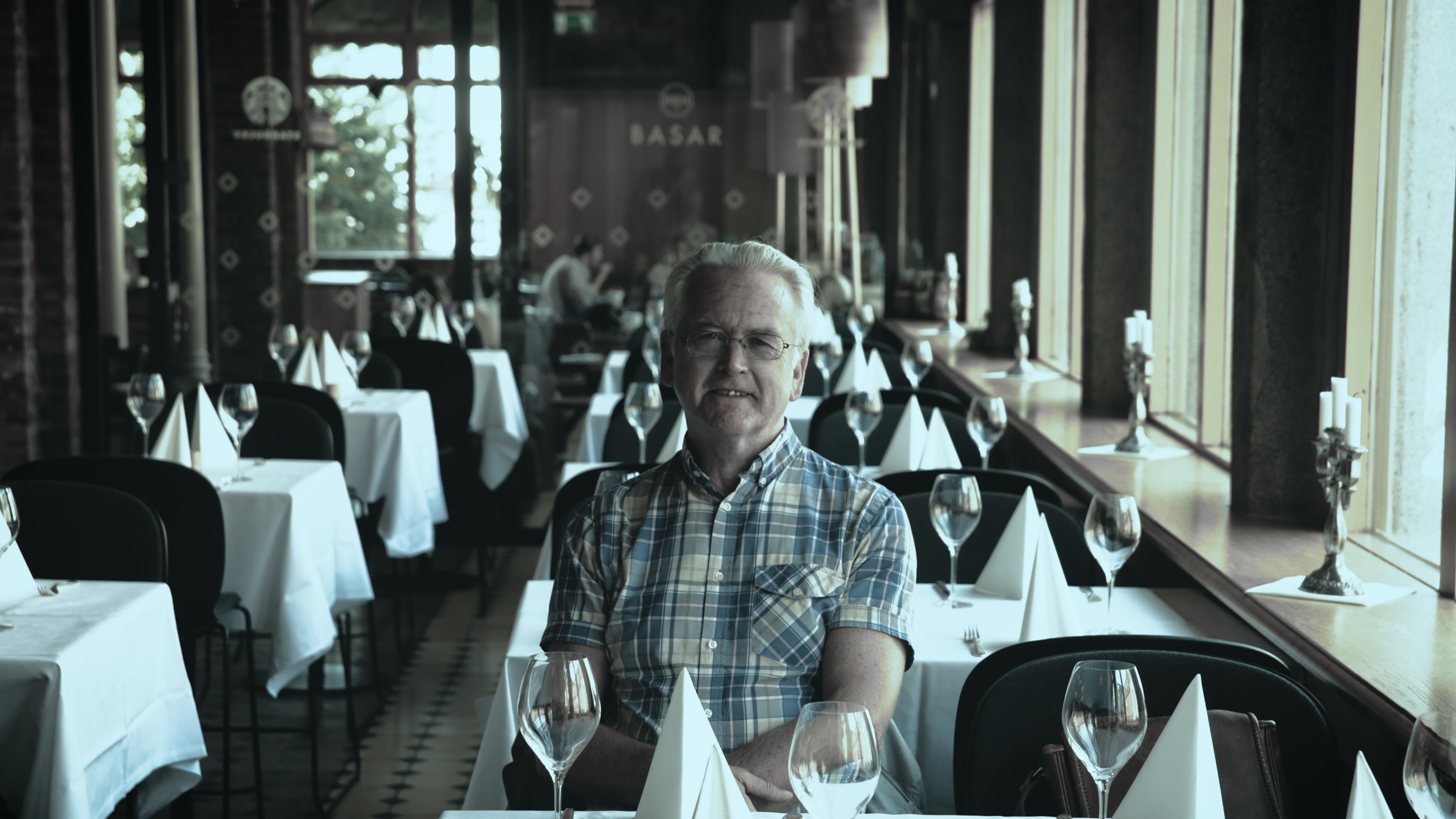 Gunnar Staalesen sitting by the table at Bien Basar in Bergen