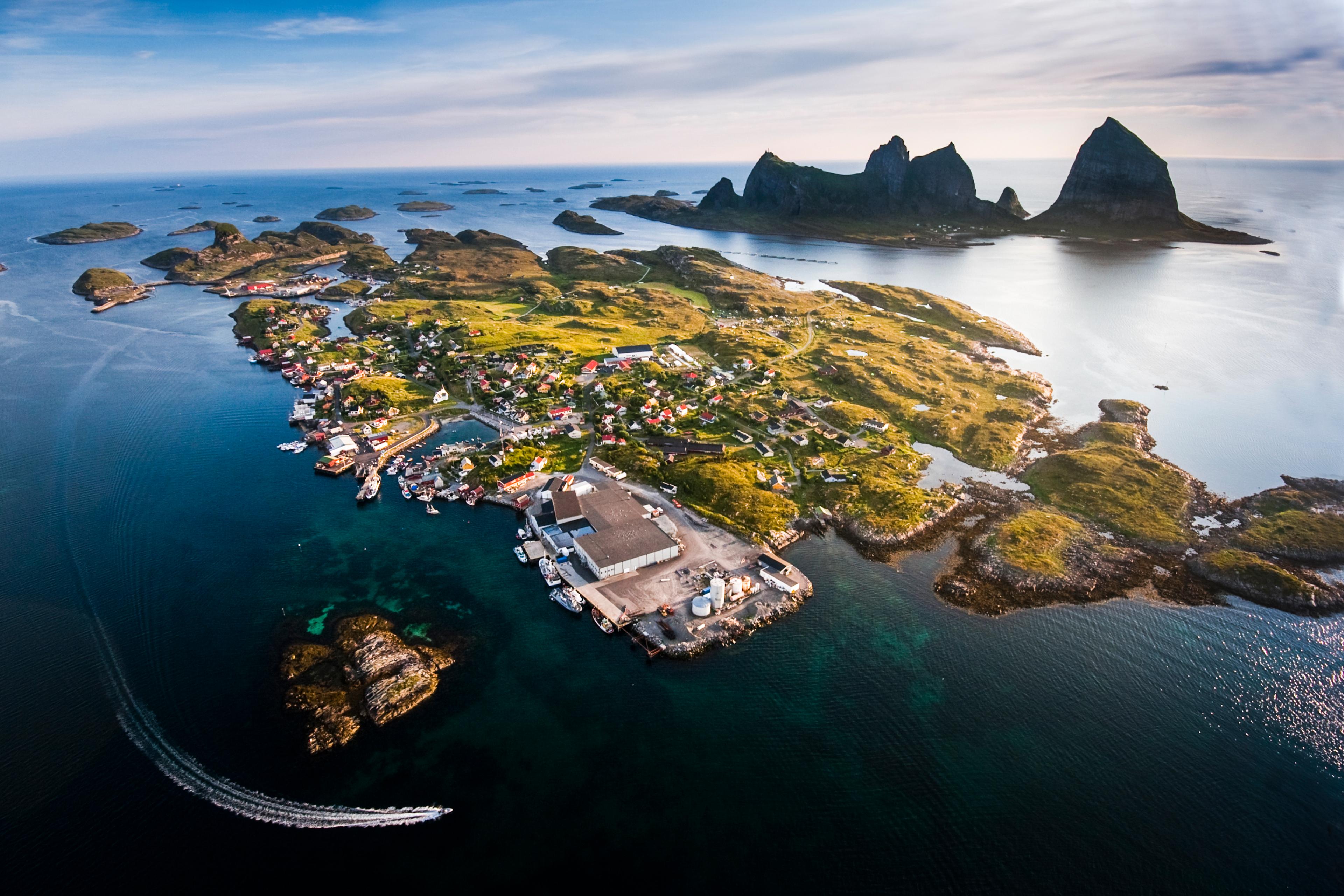 Vista aérea de la isla de Træna, en Helgeland, Norte de Noruega.