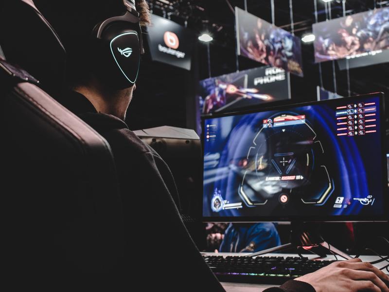 A man playing the game Overwatch on a computer