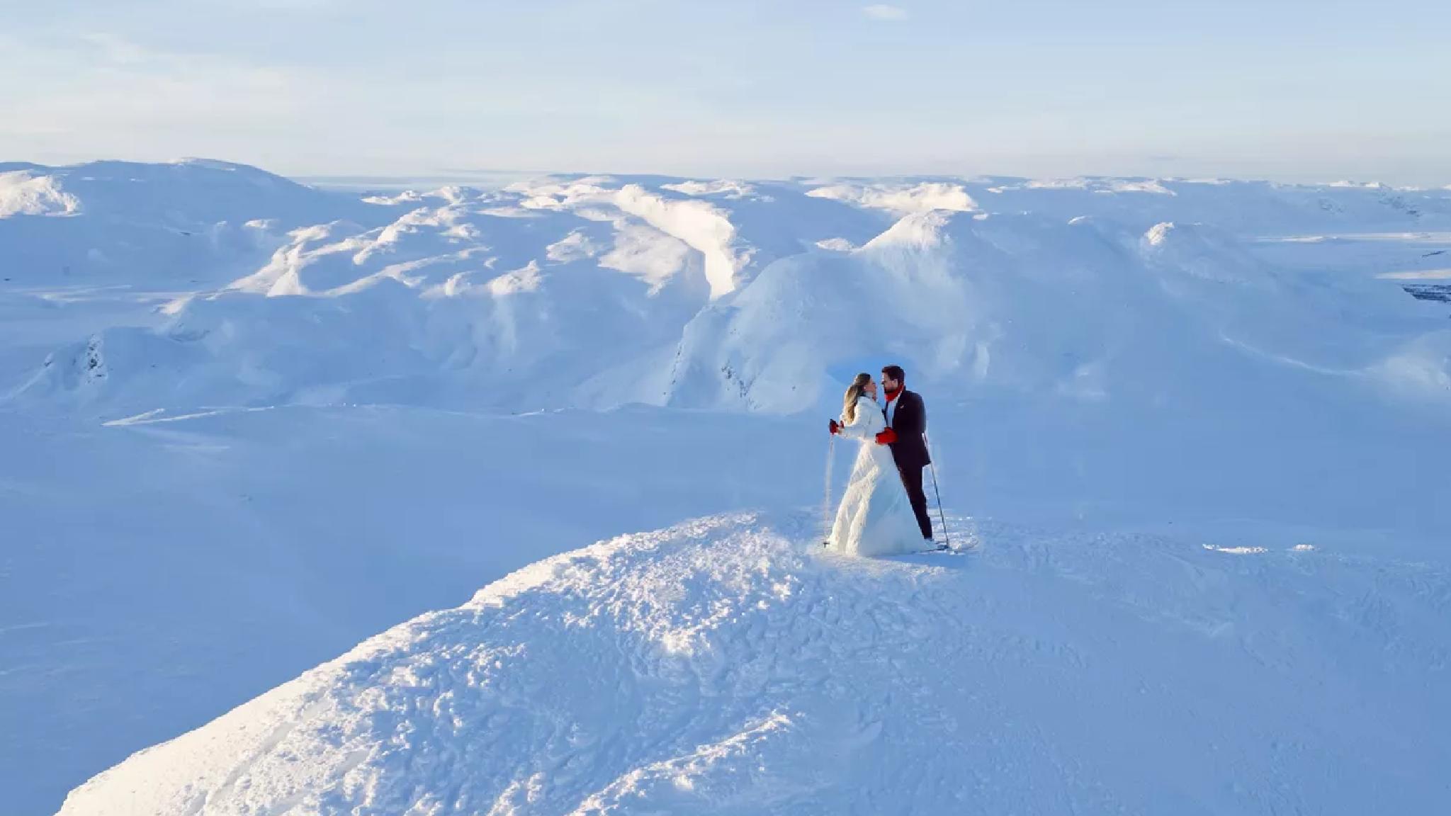 Couple getting married at Totten in Hemsedal