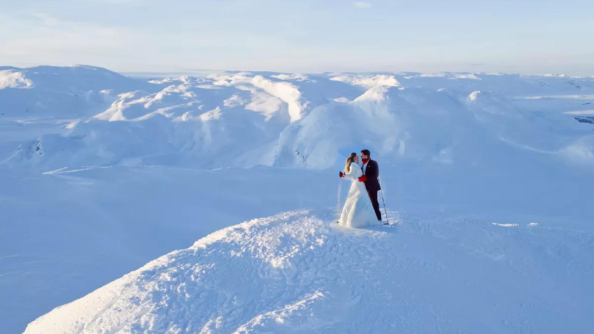Couple getting married at Totten in Hemsedal