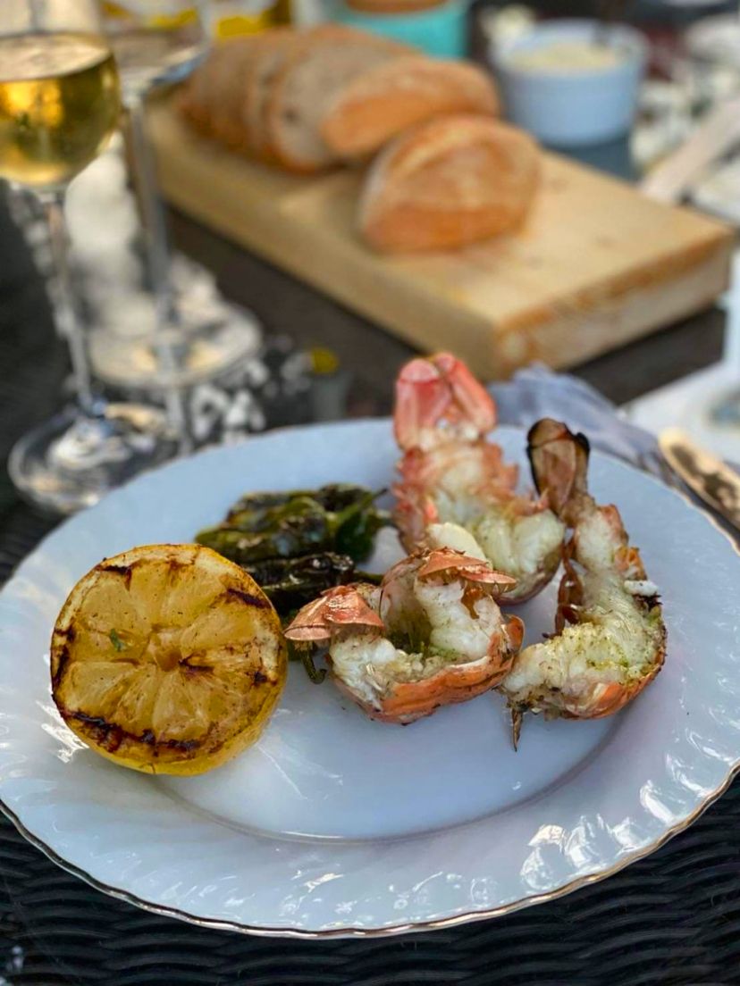 Gratinated crayfish with grilled lemon and fried yeast