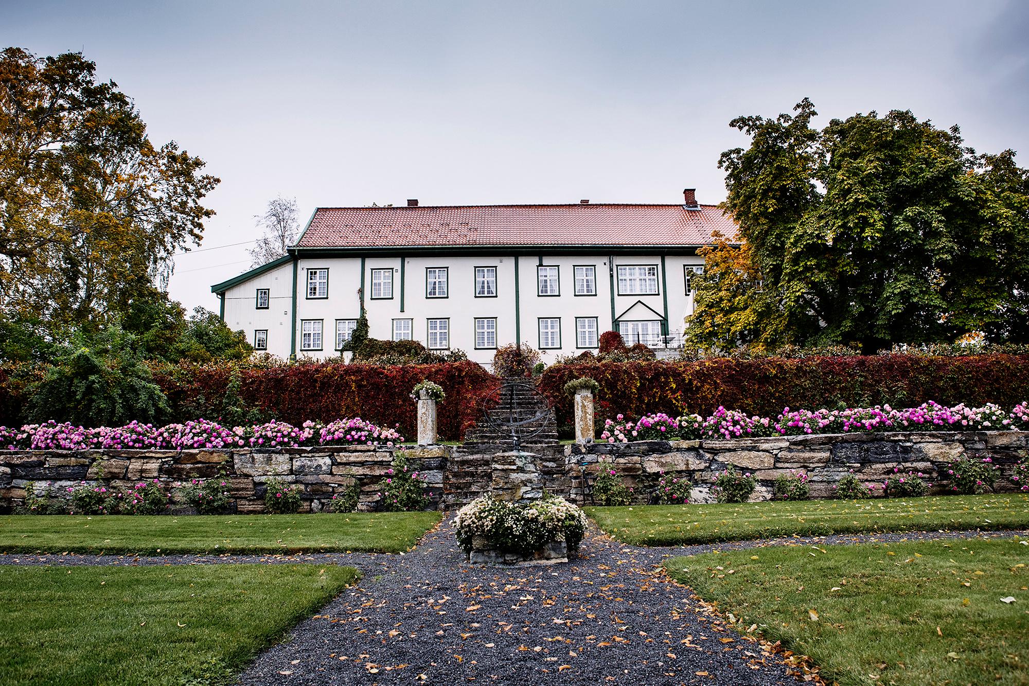 Hovedbygningen på Hoel Gård i Ringerike, Østlandet