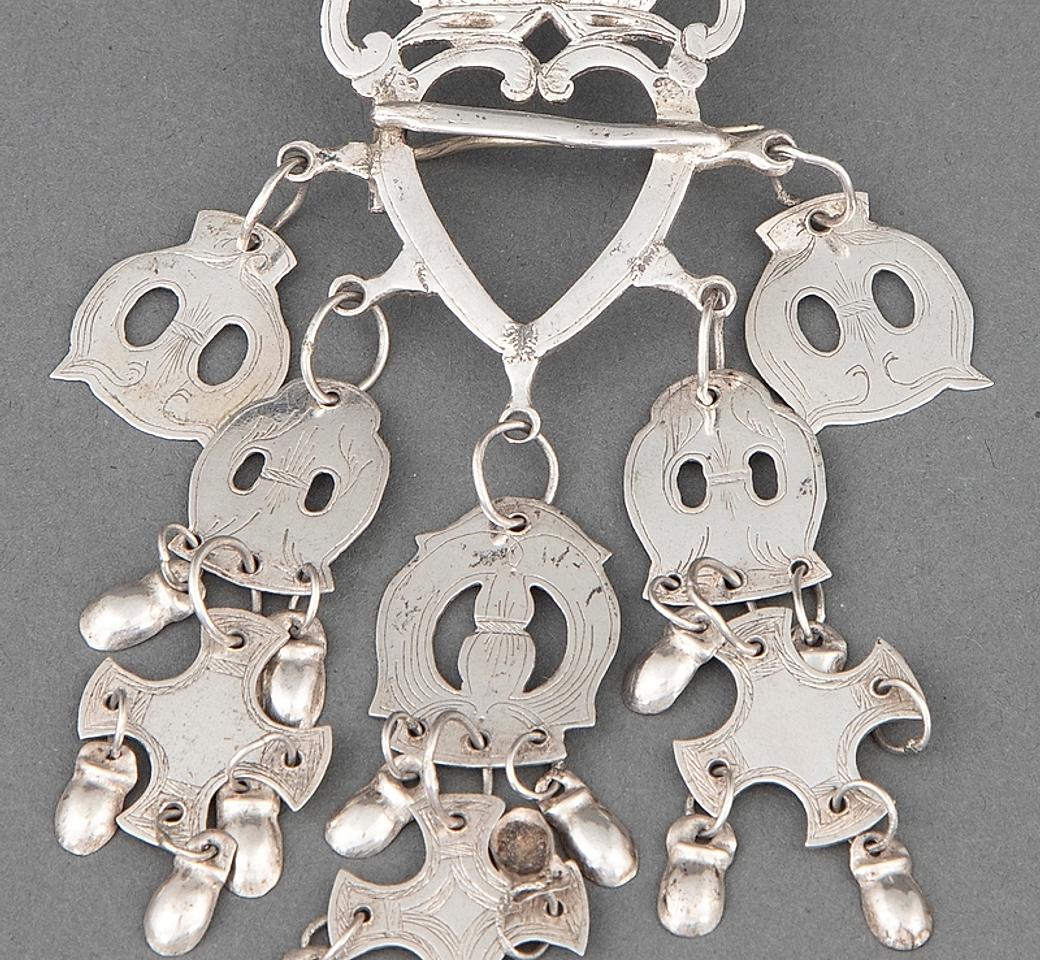 Hjertesølje (heart brooch)