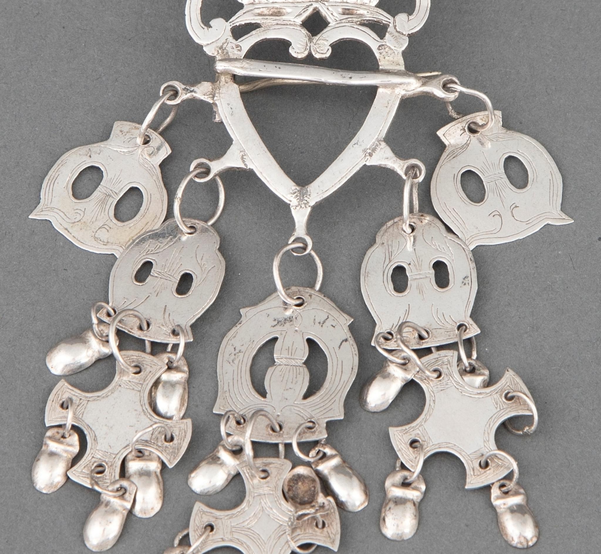 Hjertesølje (heart brooch)