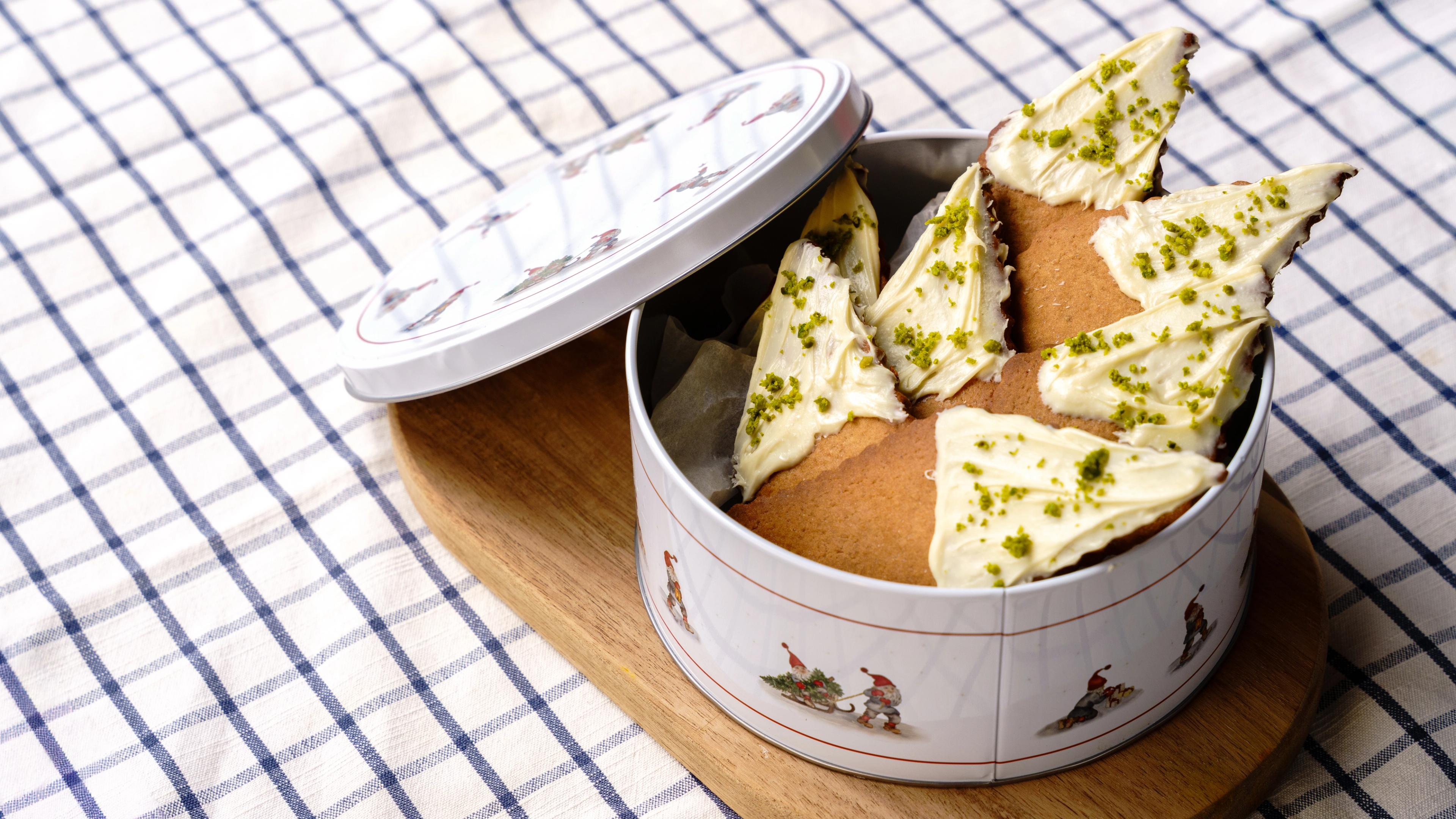 Norwegian Christmas biscuits "Sirupssnipper" with white chocolate.