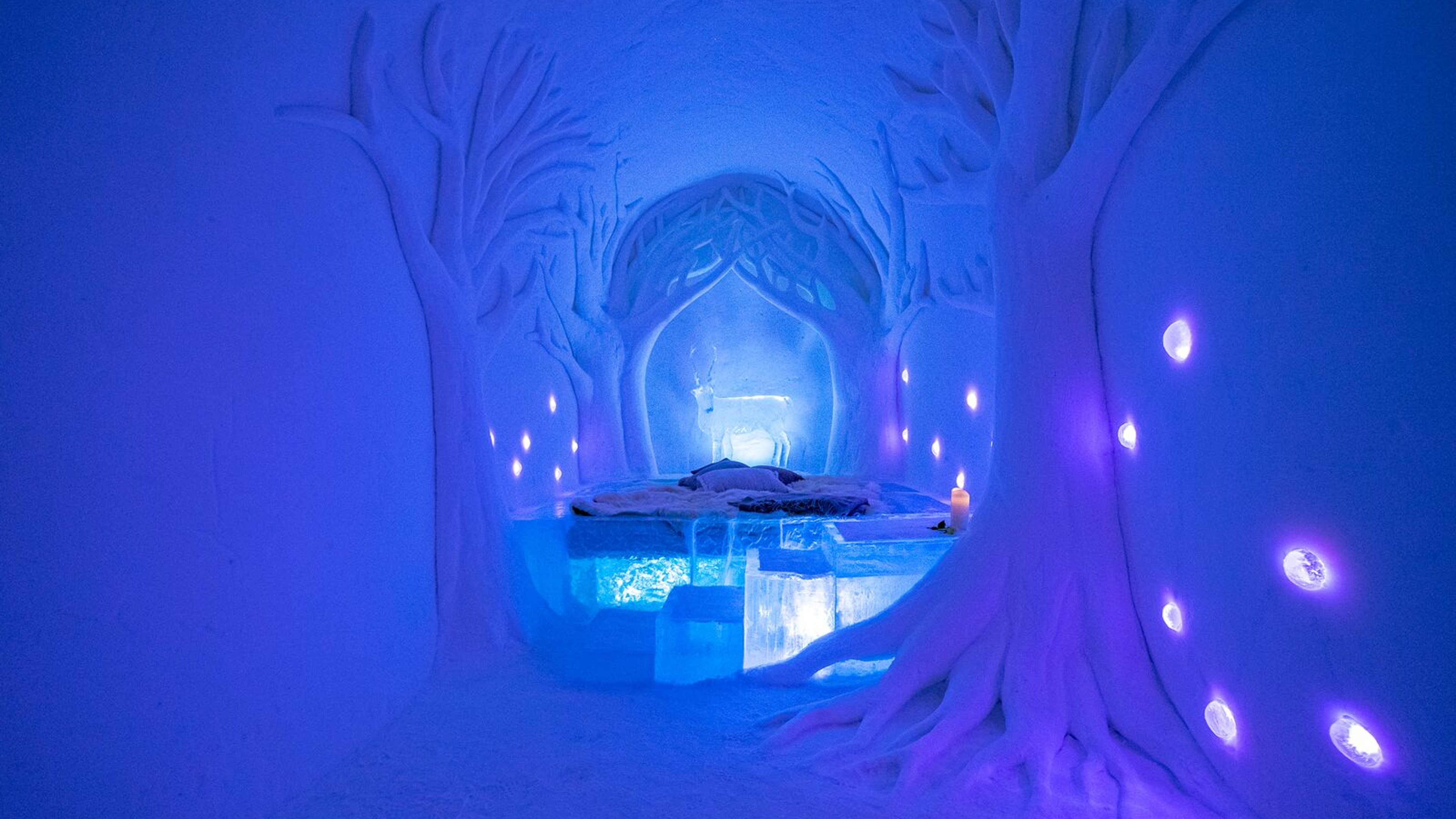 Bedroom at the Sorrisniva Igloo Hotel