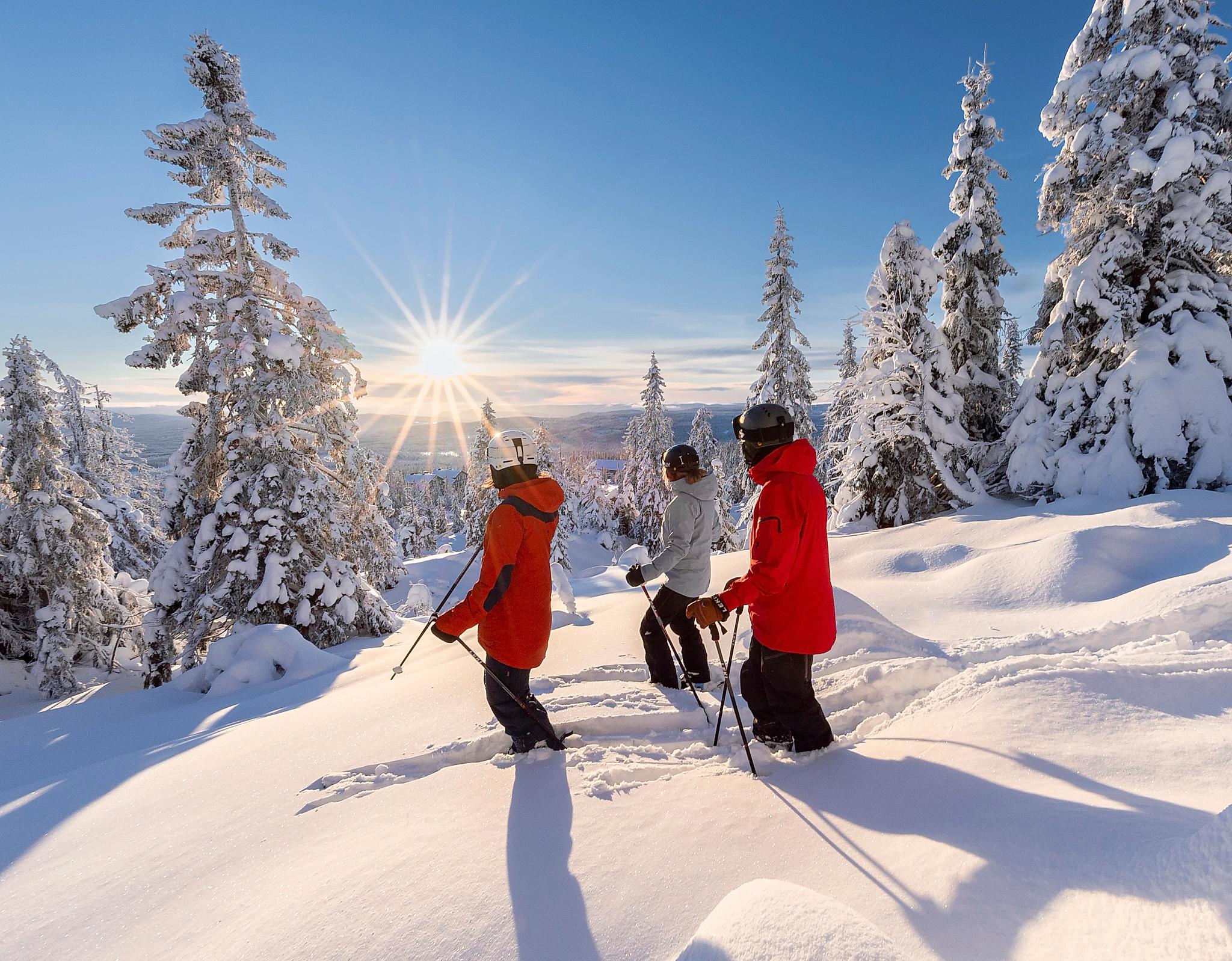 Three friends skiing in Trysil