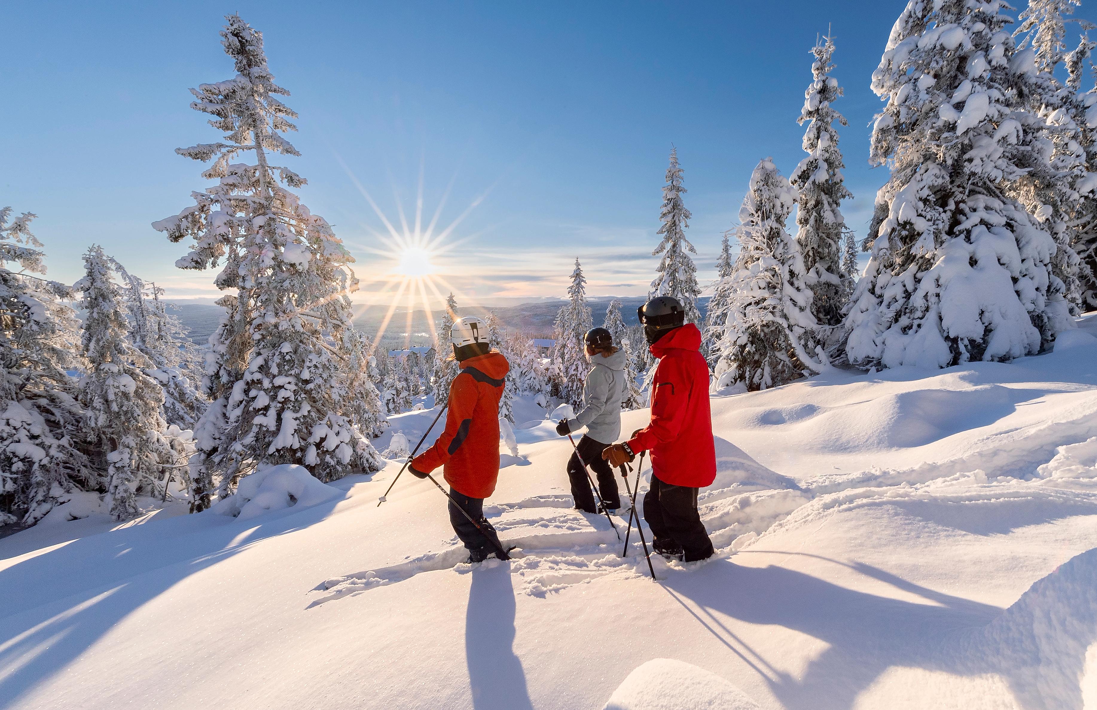 Three friends skiing in Trysil