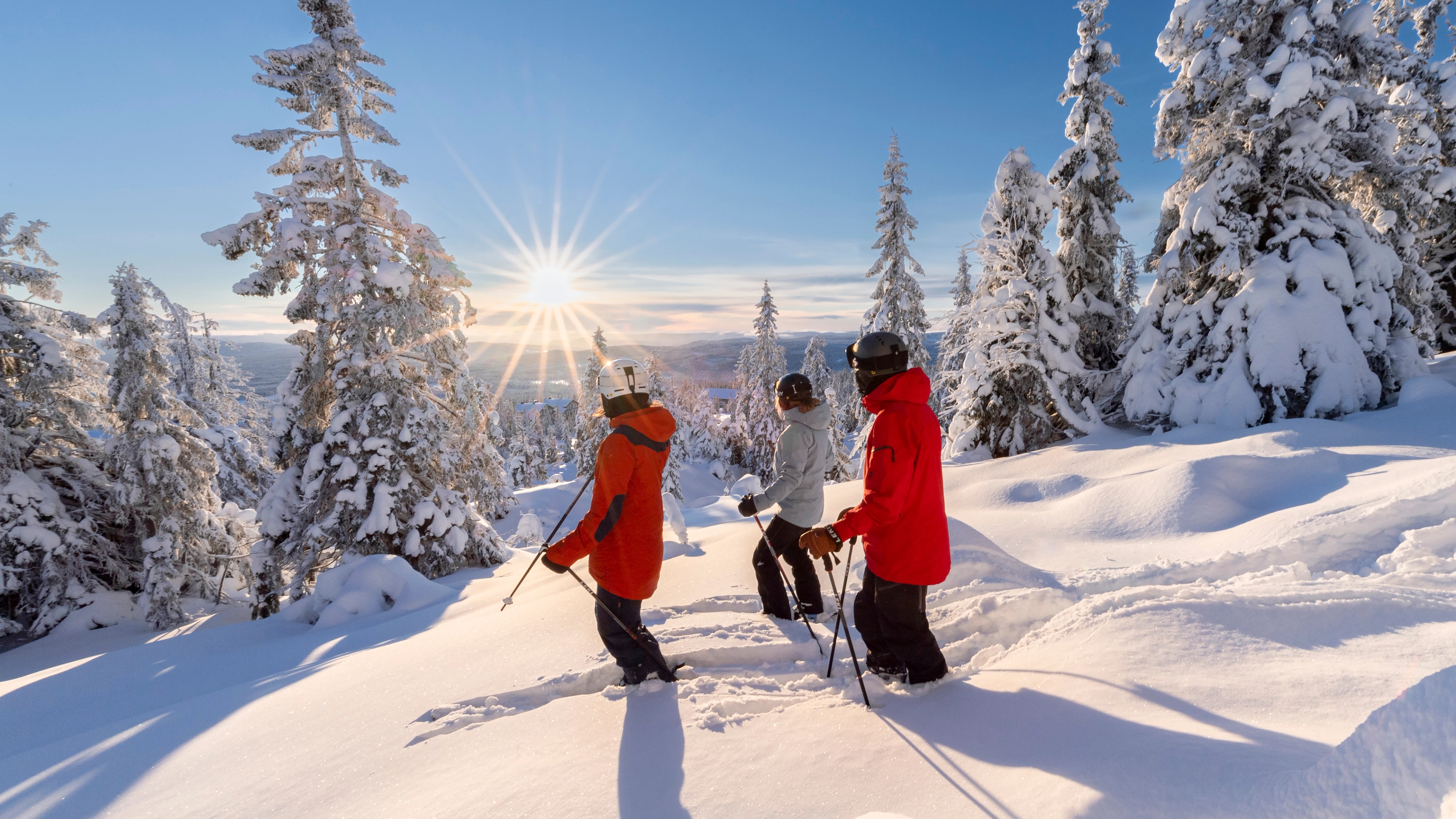 Three friends skiing in Trysil