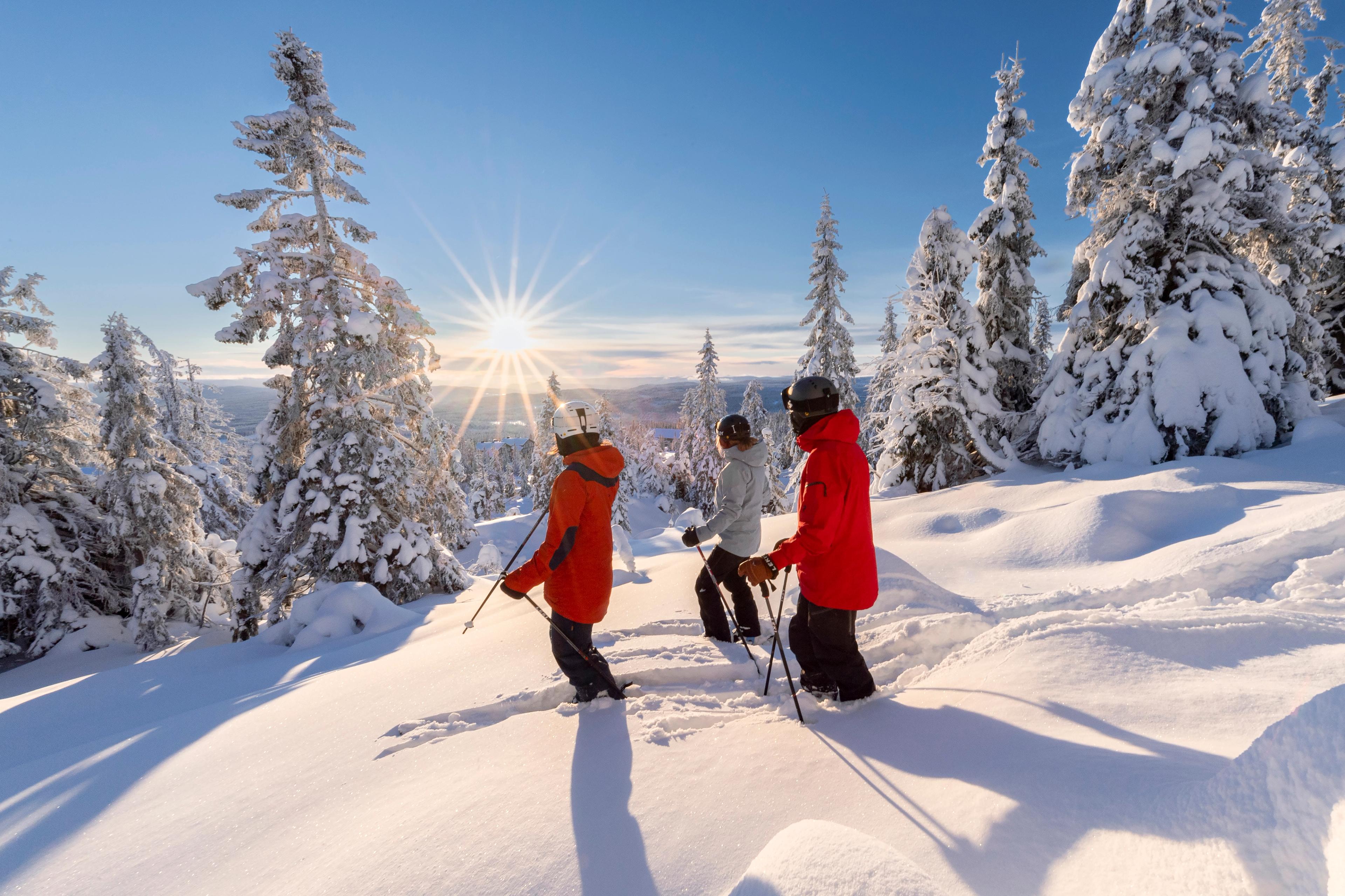 Three friends skiing in Trysil