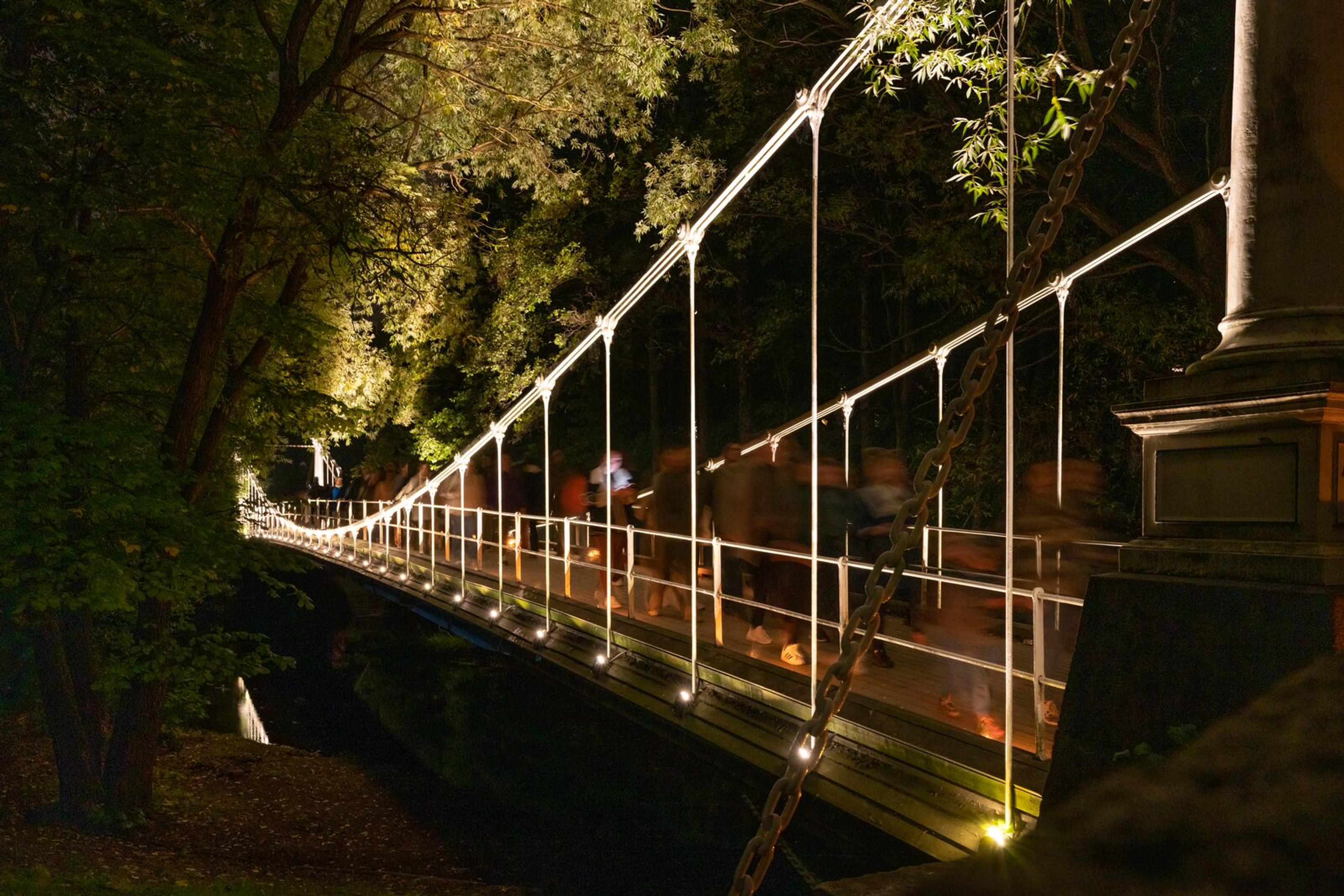 Åmot bridge in lights during Elvelangs light festival in Oslo