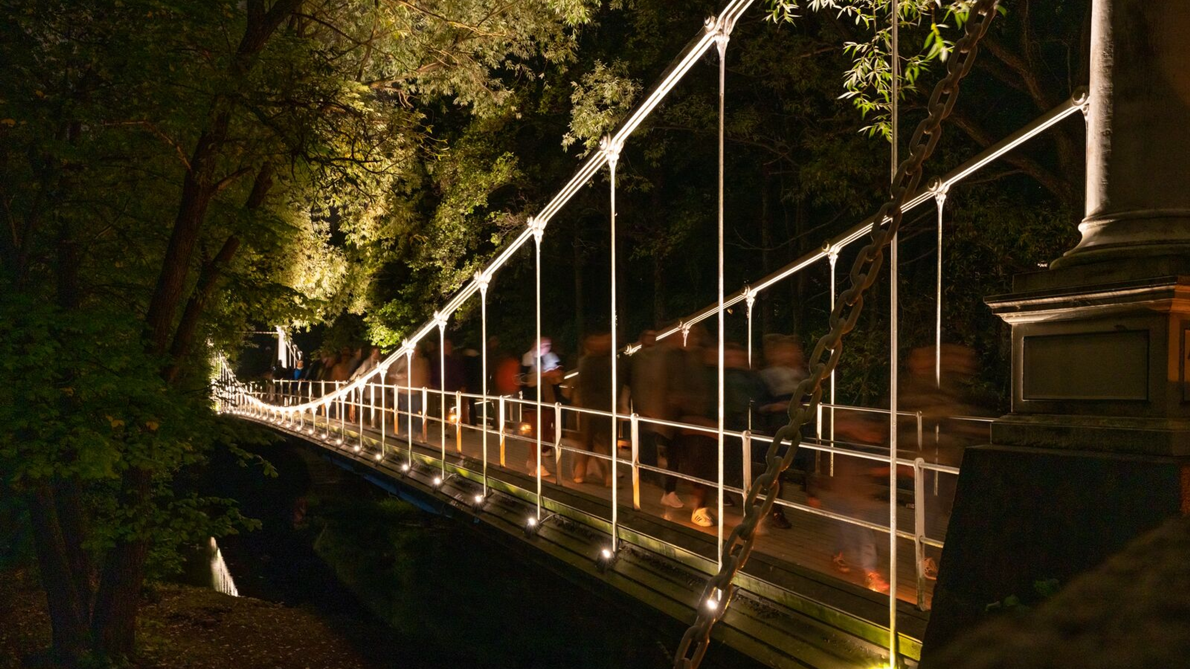 Åmot bridge in lights during Elvelangs light festival in Oslo