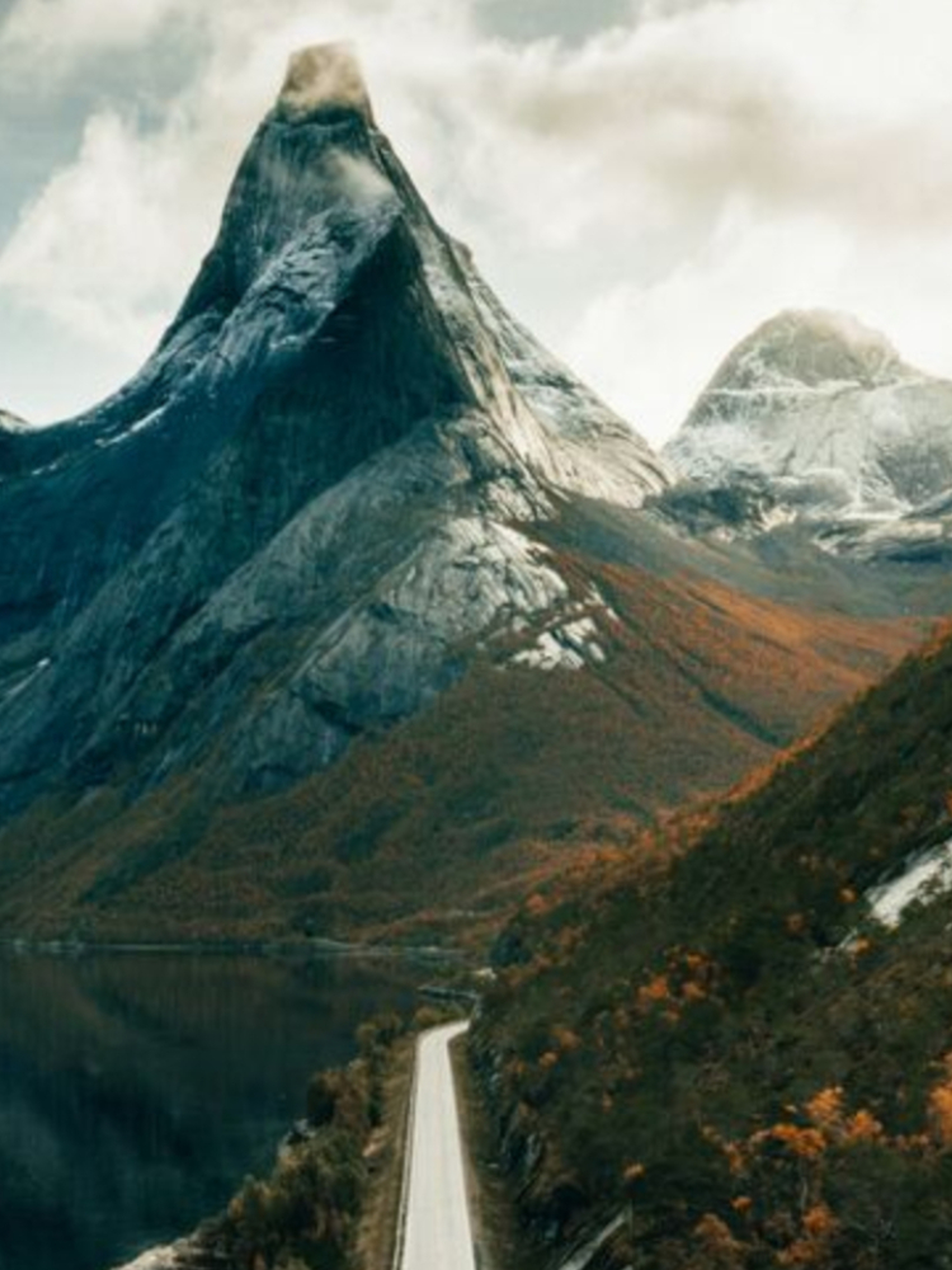 Rabbåsen in Sørreisa, Troms in beautiful autumn colors