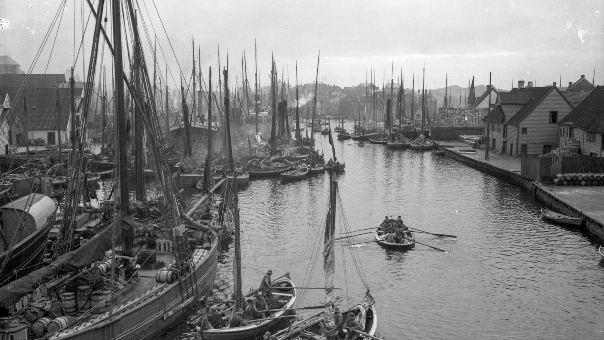 Smedasundet in Haugasund seen from Risøybroa in 1900