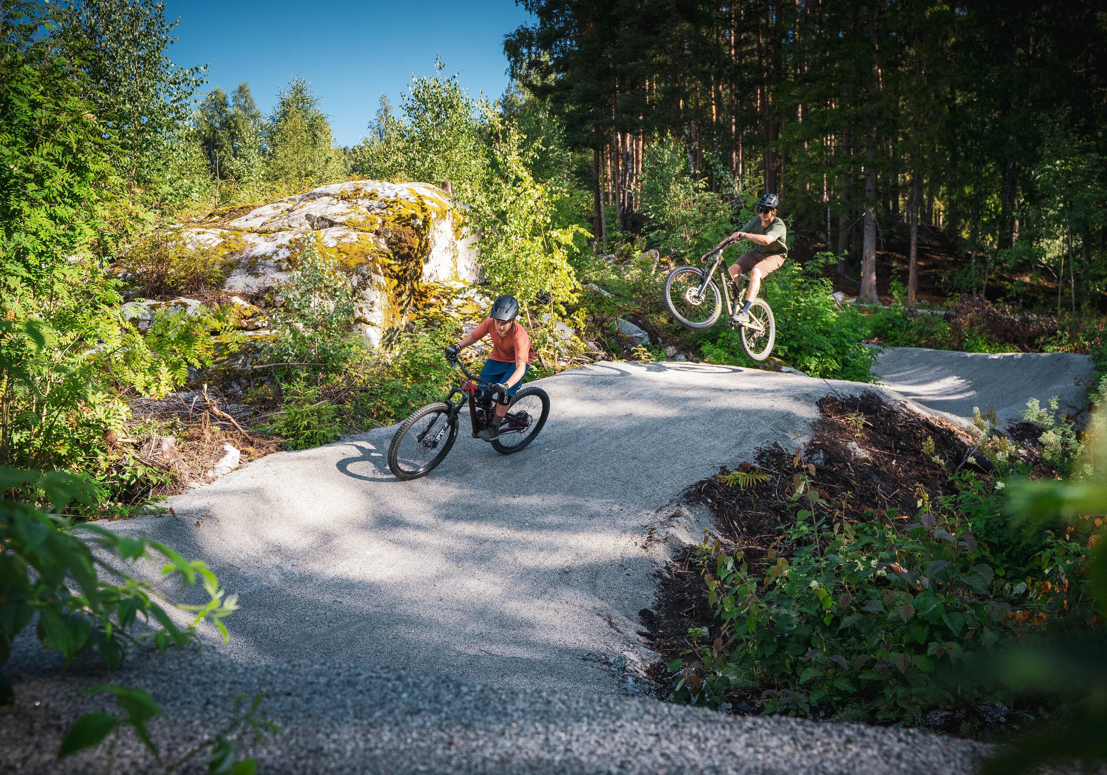 Two cyclicst in Hallingmo Stisenter, Hallingdal, Eastern Norway
