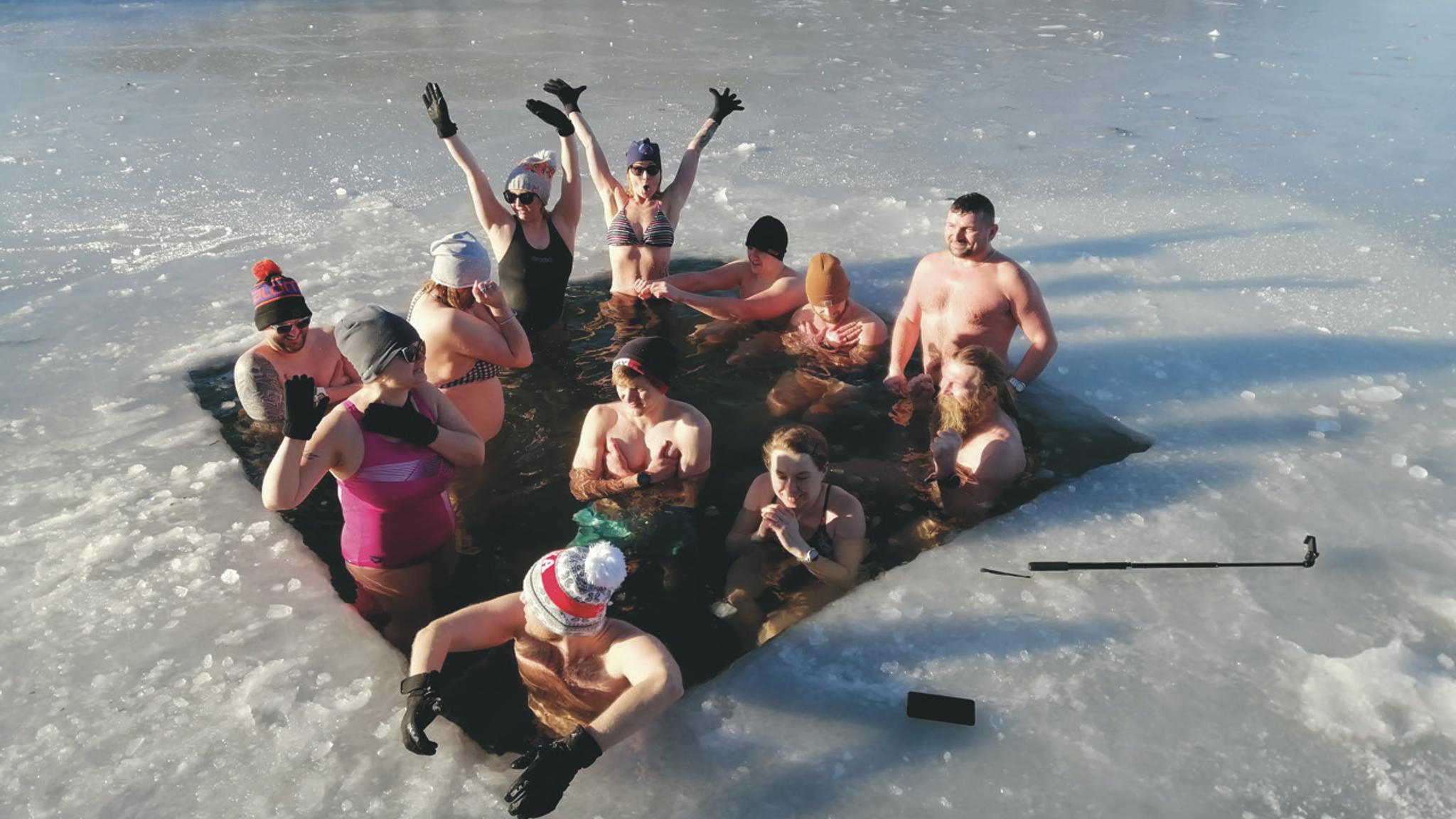 The ice bathing club, Morsy, taking a bath in Bergen