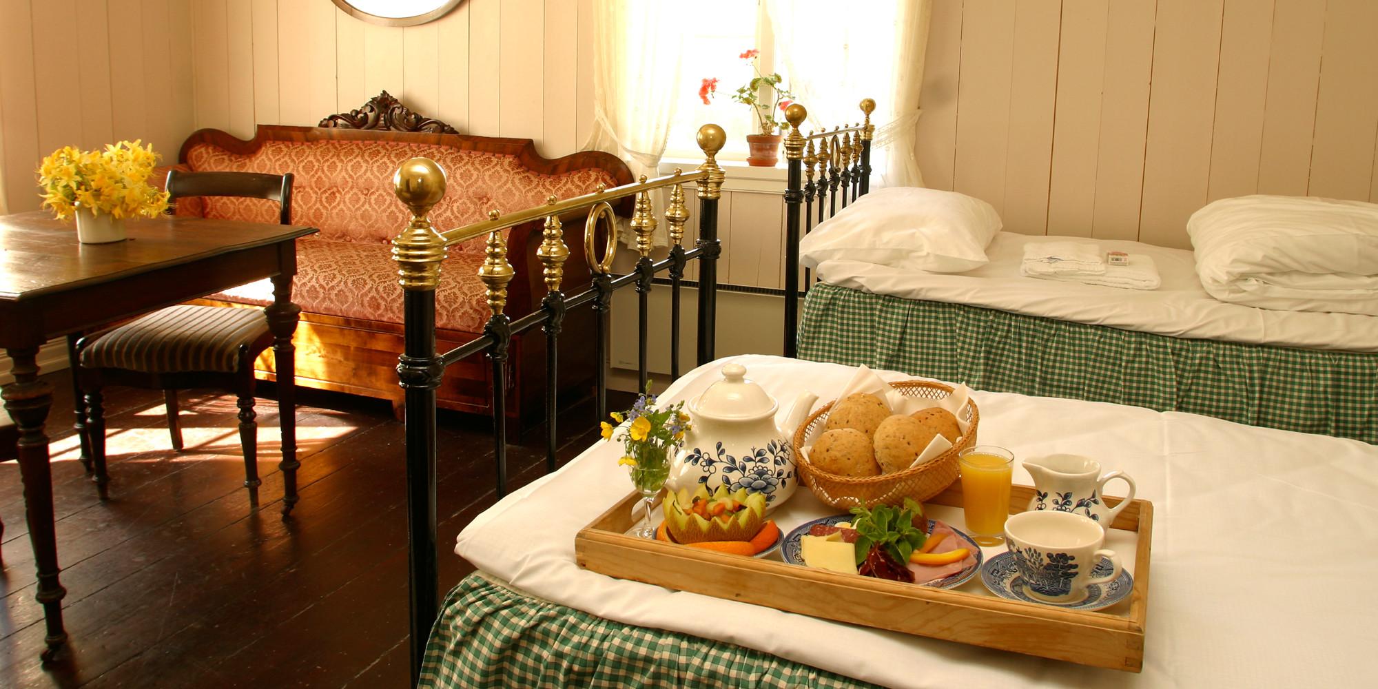 Get breakfast in bed at Baroniet Rosendal on a manorial country holiday in Norway