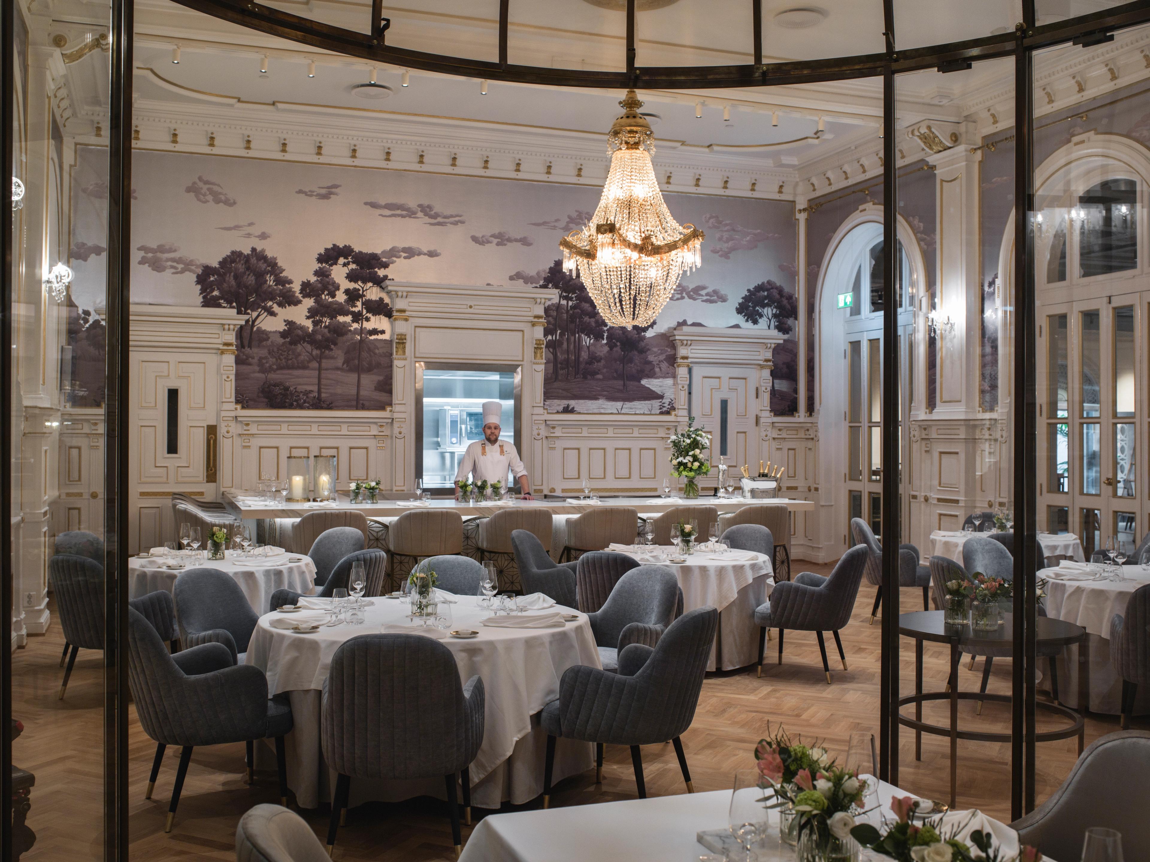 Interiörbild av Speilsalen restaurang på Britannia Hotell i Trondheim, Trøndelag