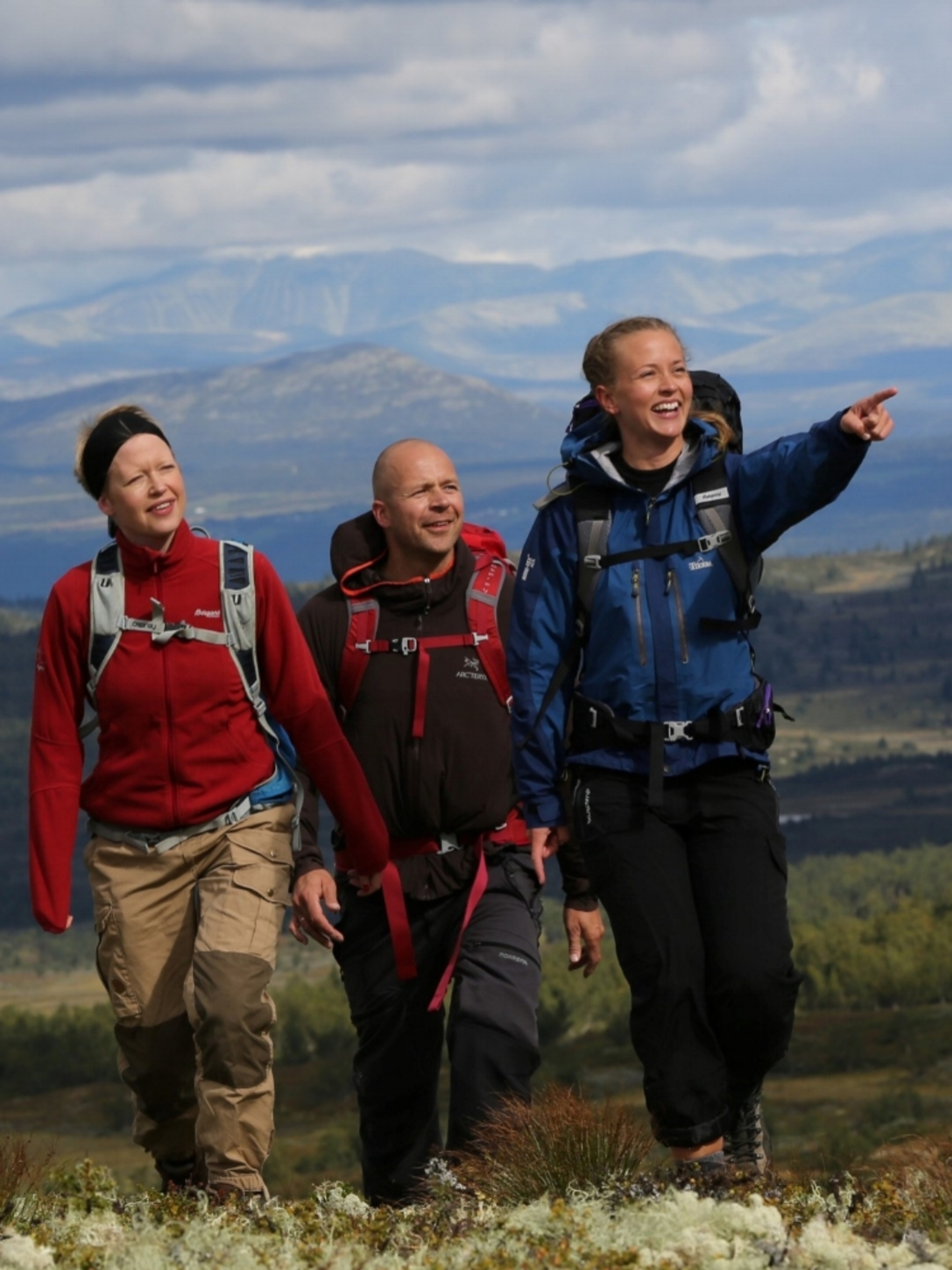People hiking in the mountains at Skeikampen
