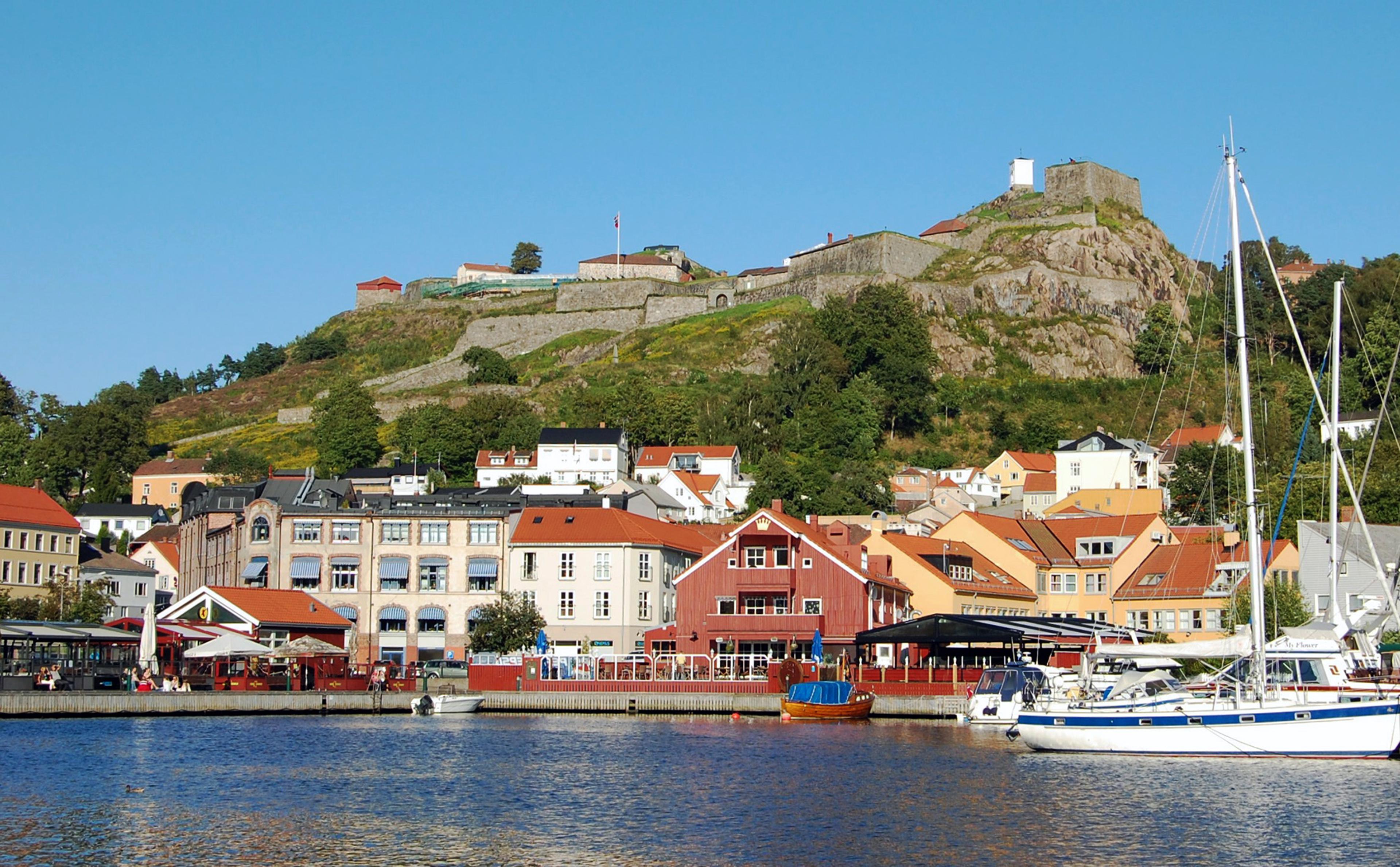 Planlegg reisen til Halden i Østfold på Østlandet