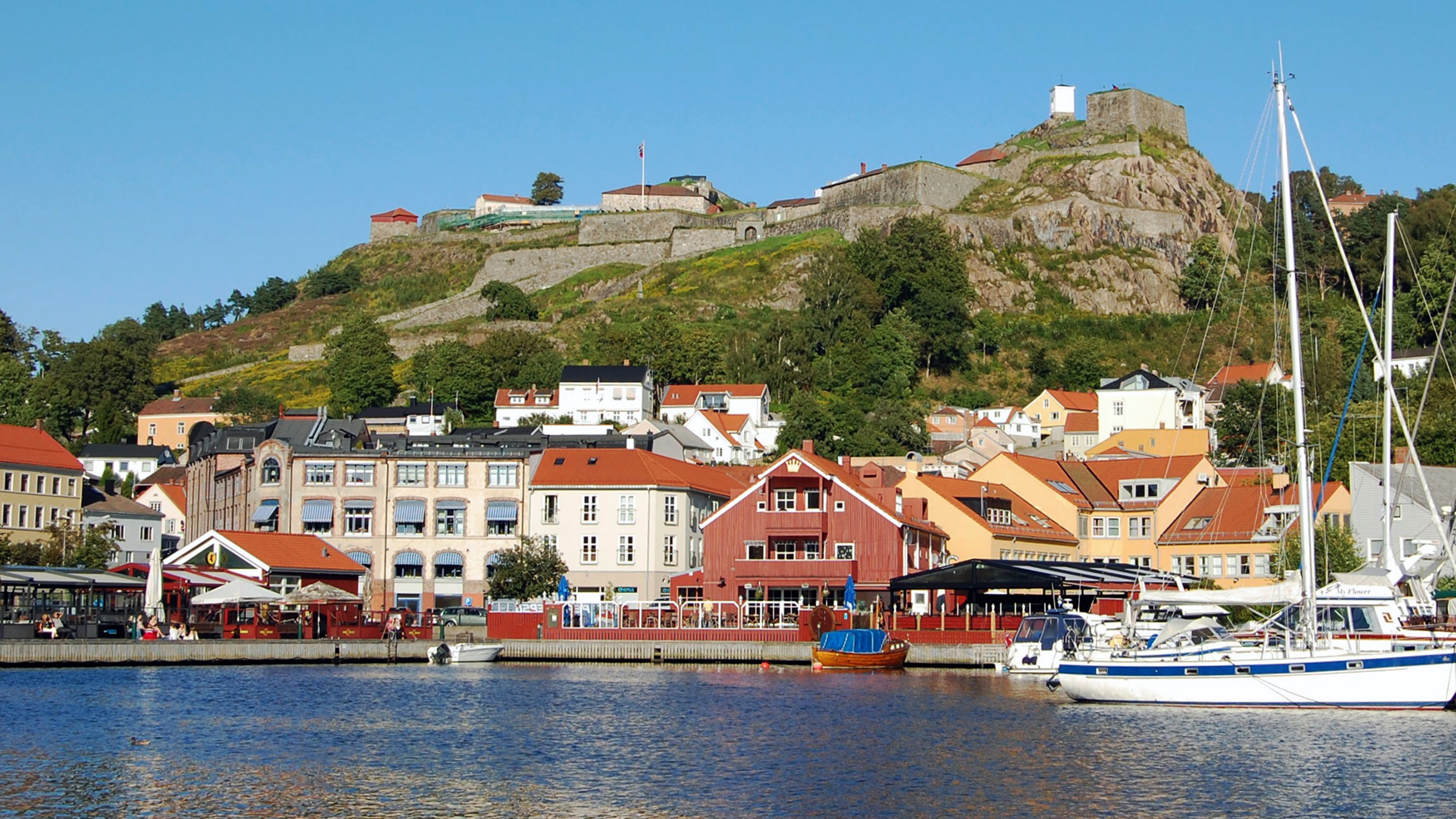 Planlegg reisen til Halden i Østfold på Østlandet