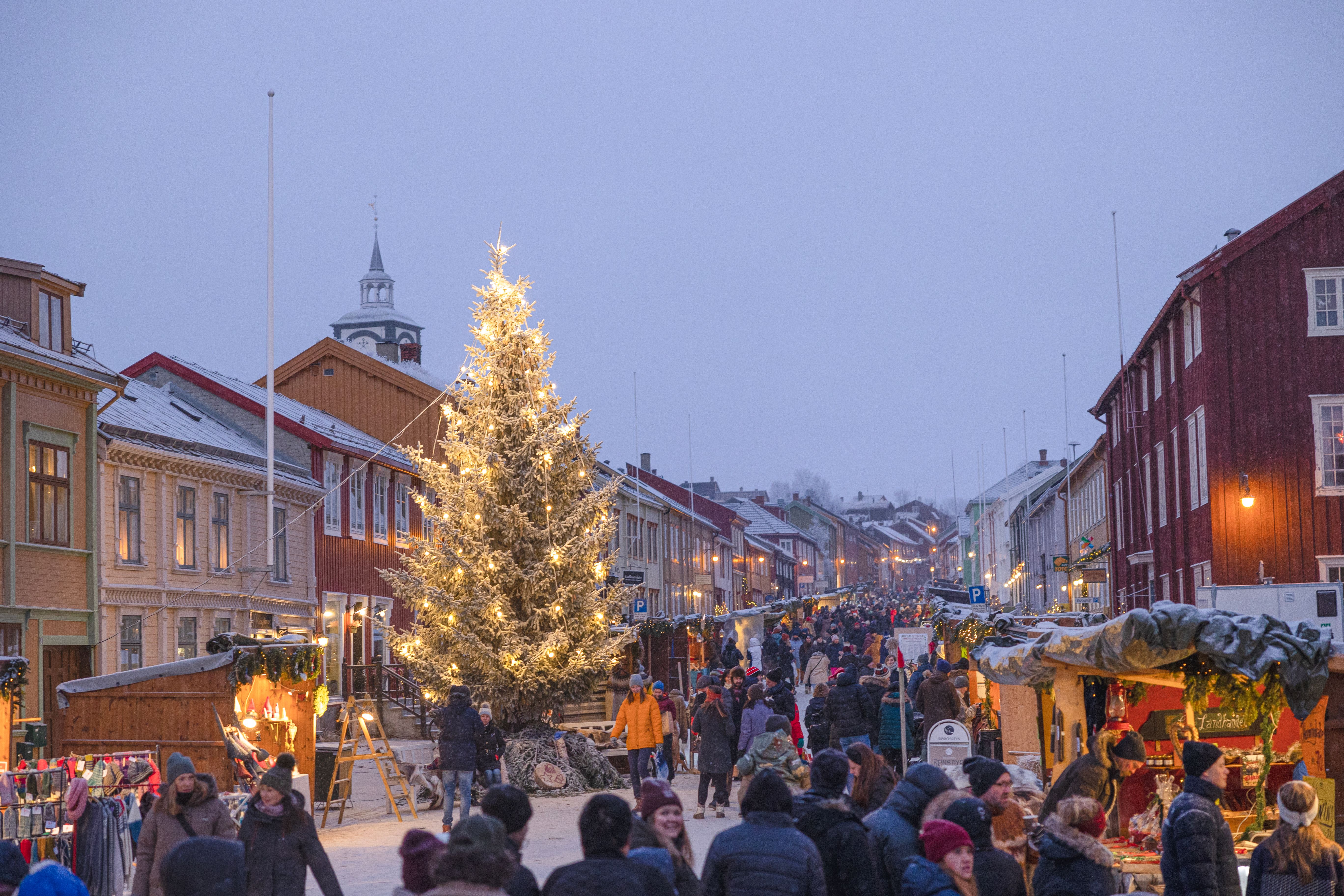 People enjoying the Røros Christmas Market