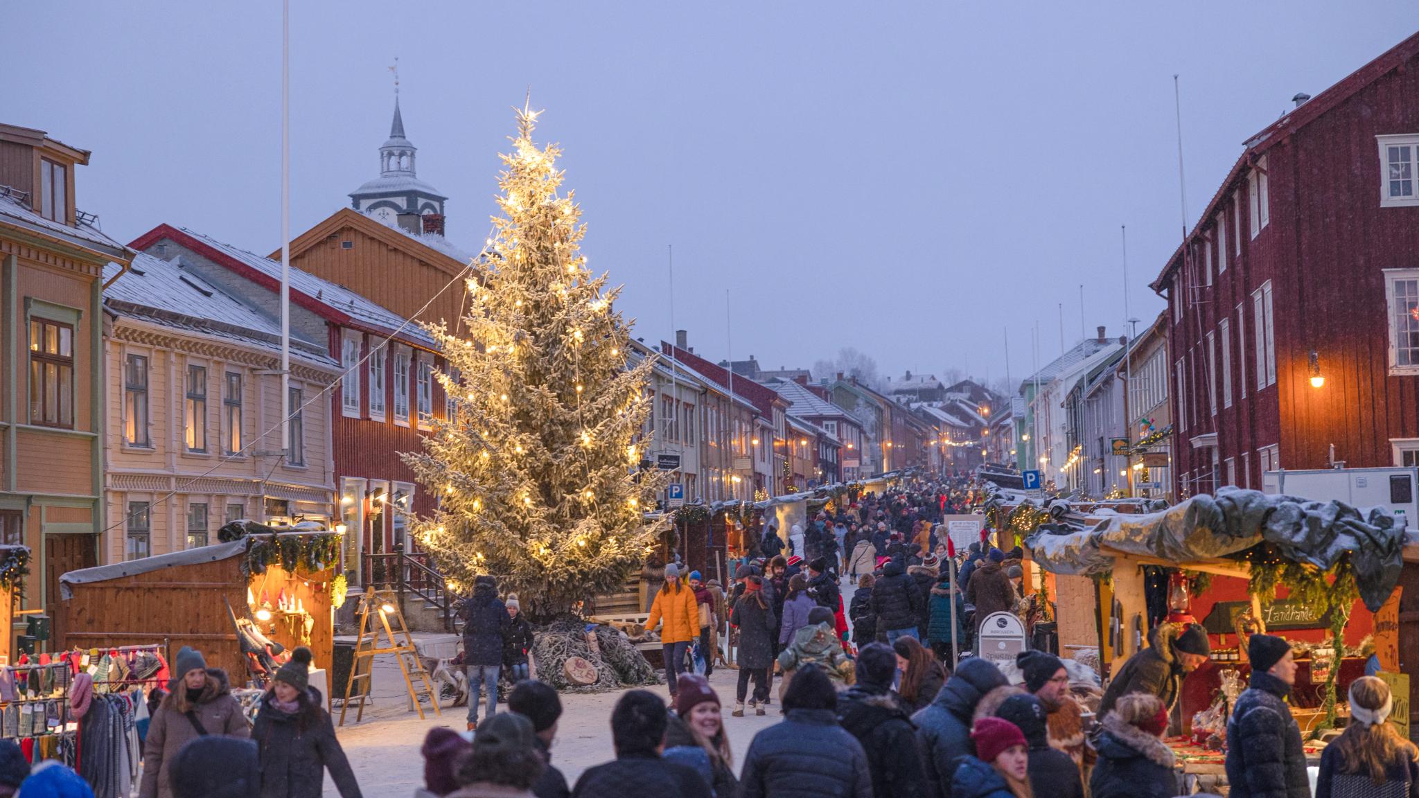 People enjoying the Røros Christmas Market
