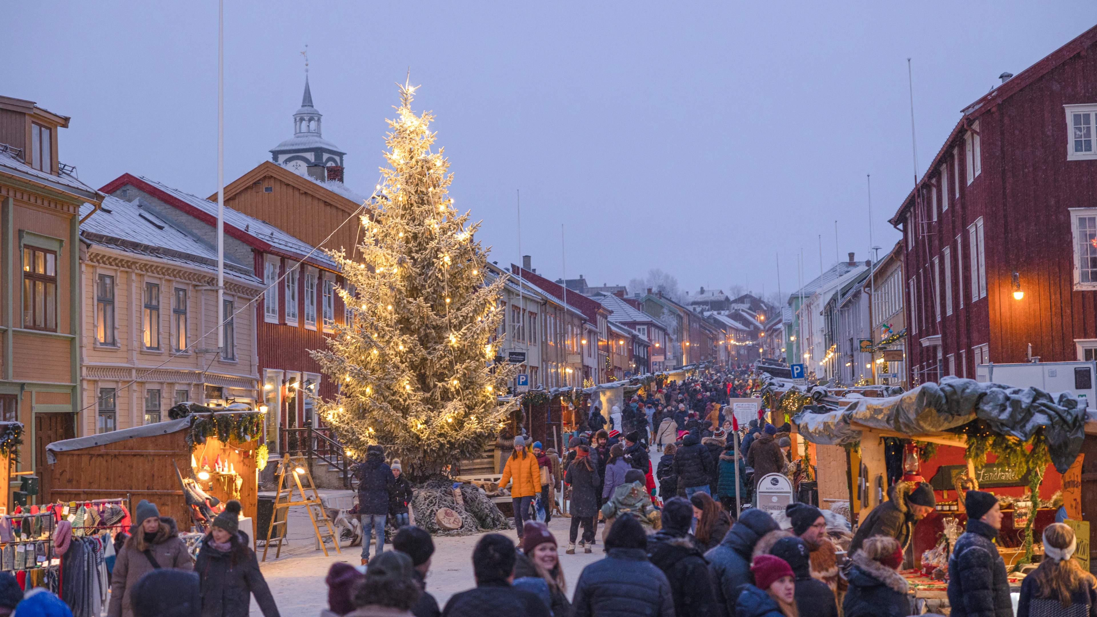 People enjoying the Røros Christmas Market