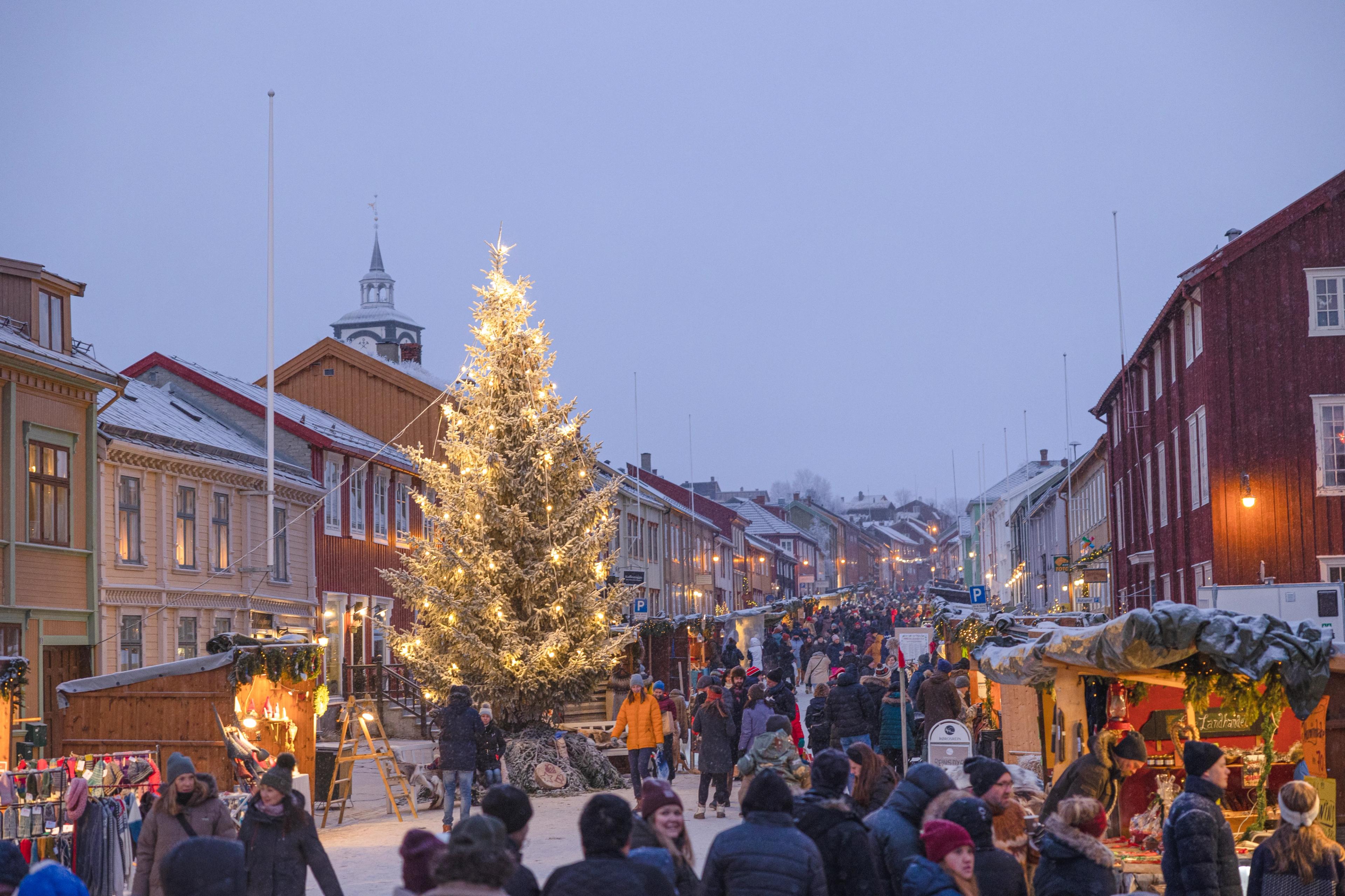 People enjoying the Røros Christmas Market