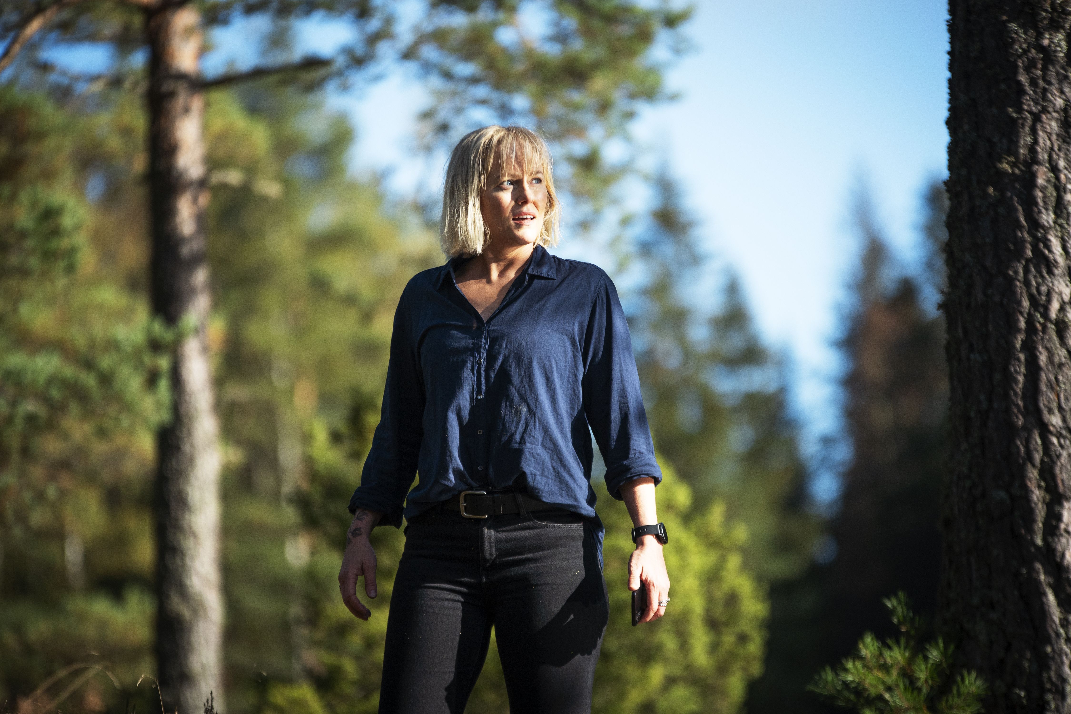Woman in the woods, screenshot from the Harry Hole series