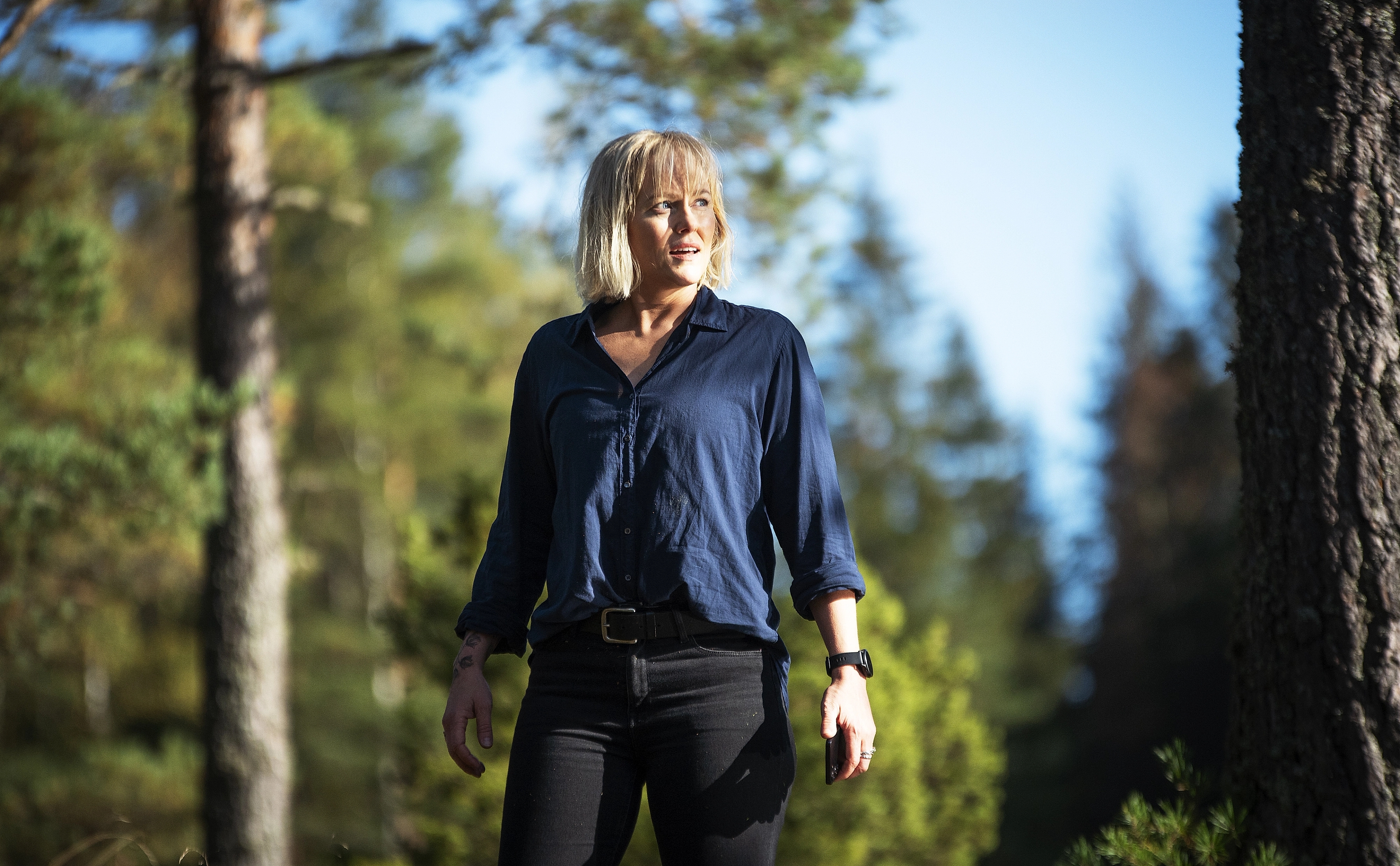 Woman in the woods, screenshot from the Harry Hole series