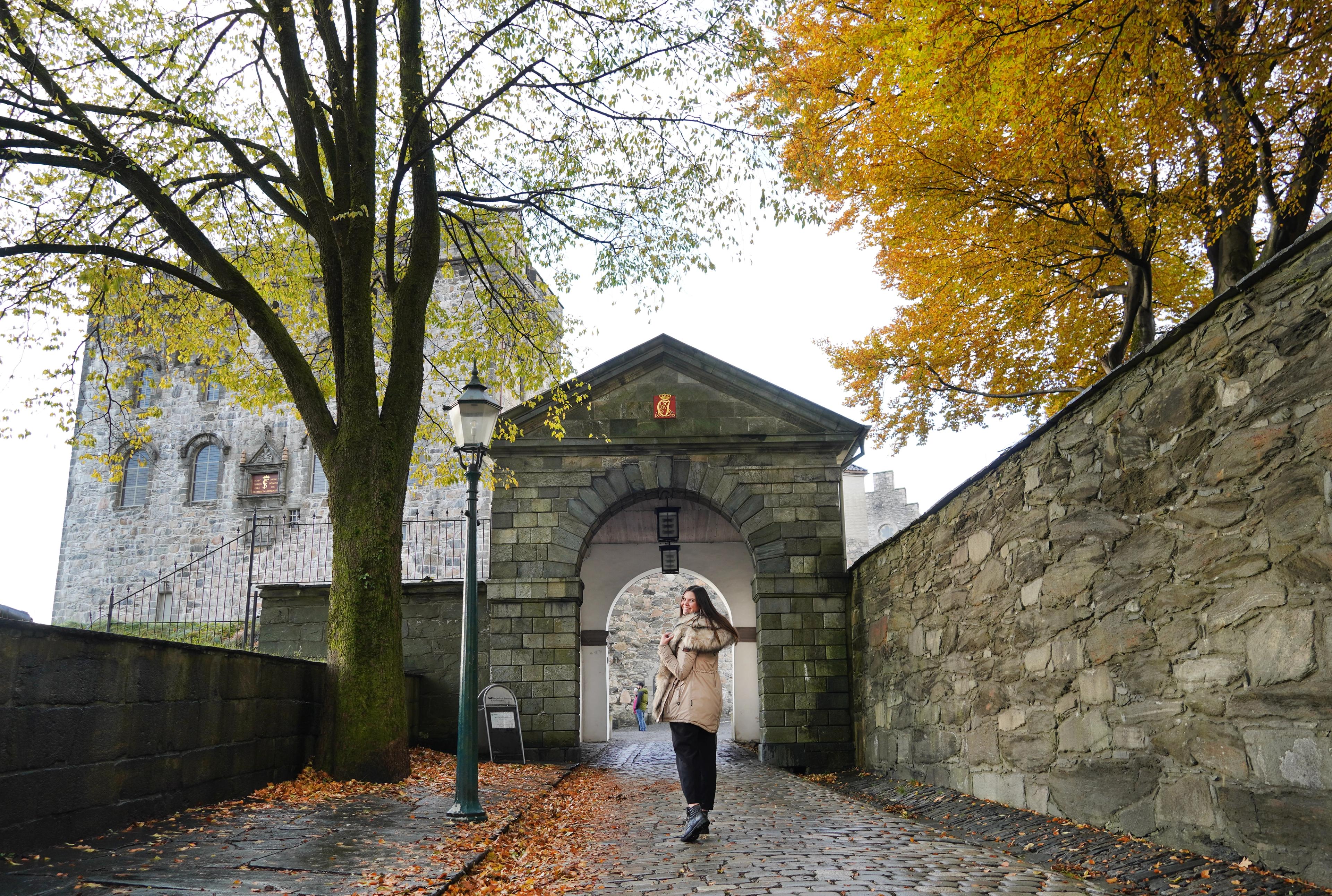 Woman in front of a fortress