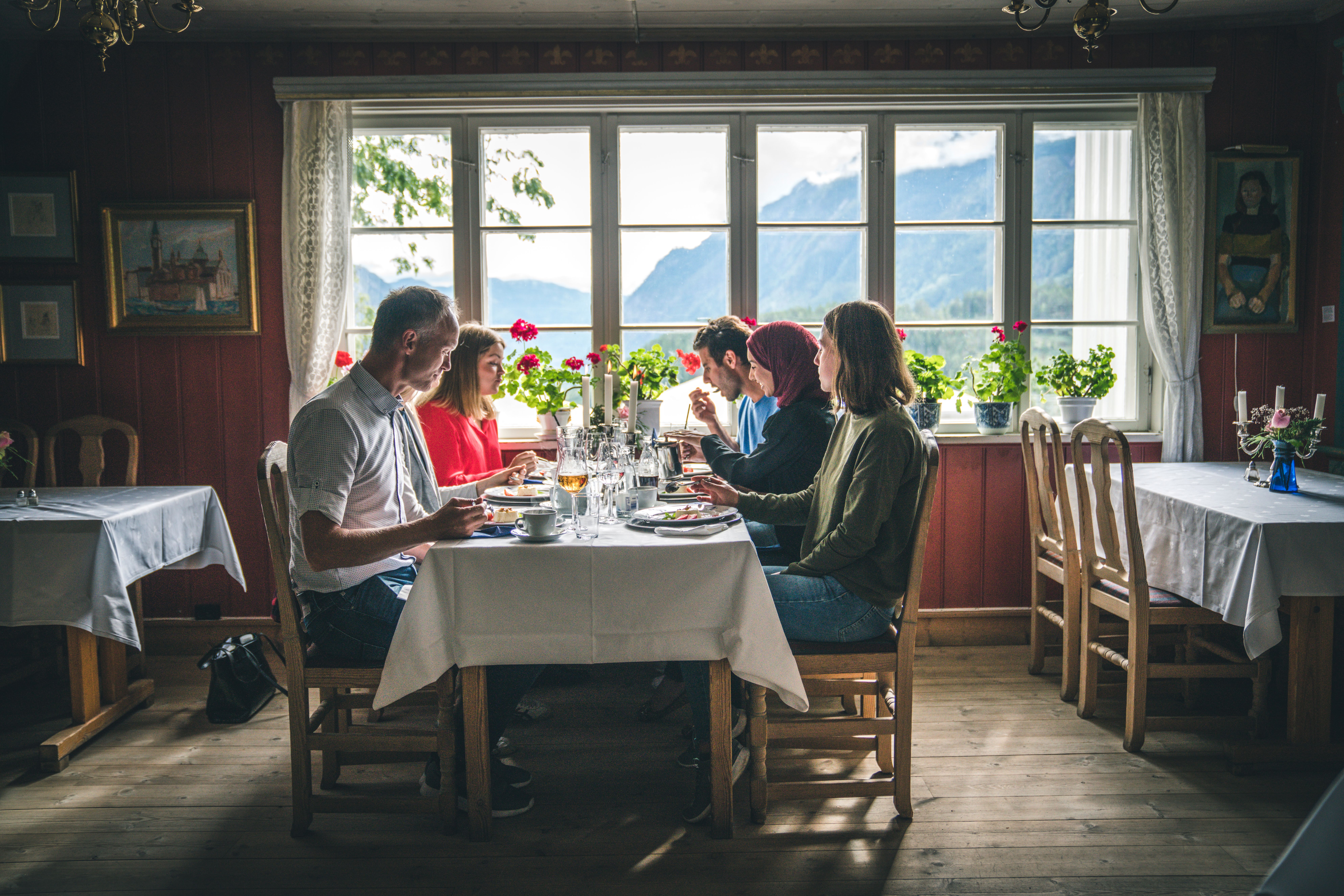 A group of people eating dinner at Nutheim Gjestgiveri in Telemark, Eastern Norway