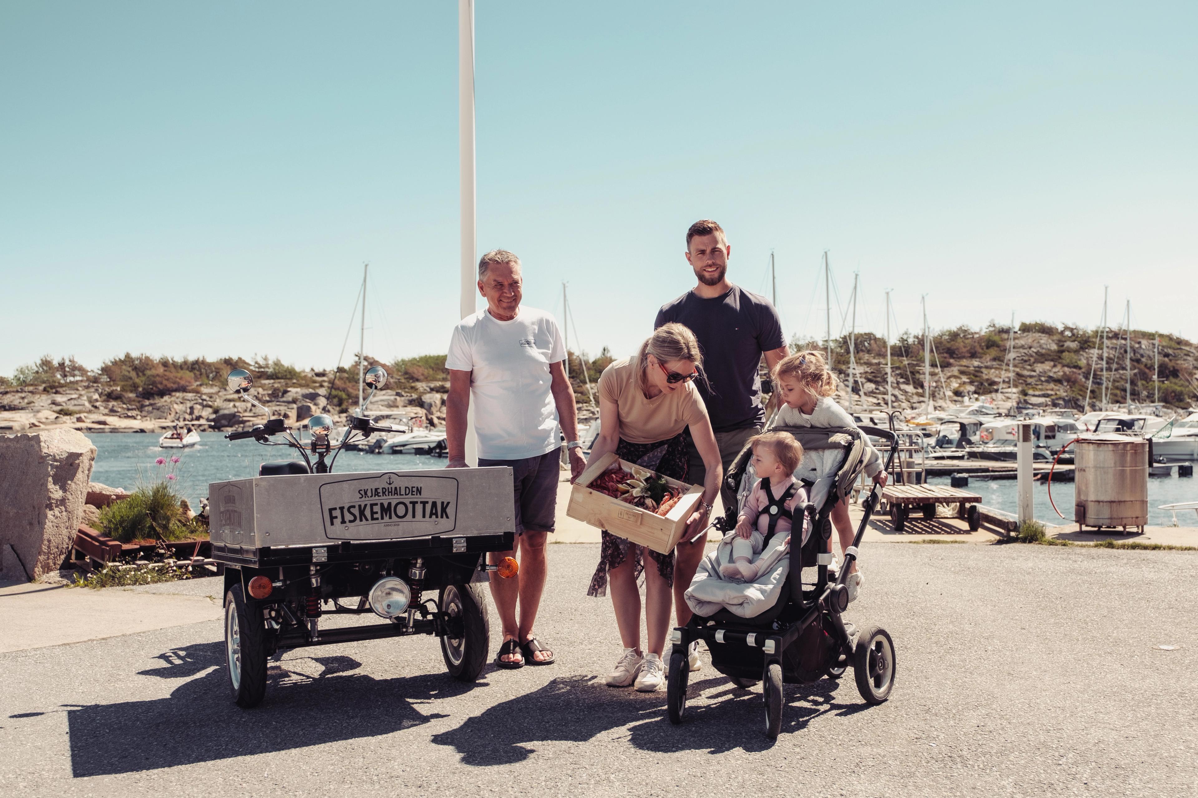 A family is buying shellfish at Skjærhalden fiskemottak, Eastern Norway