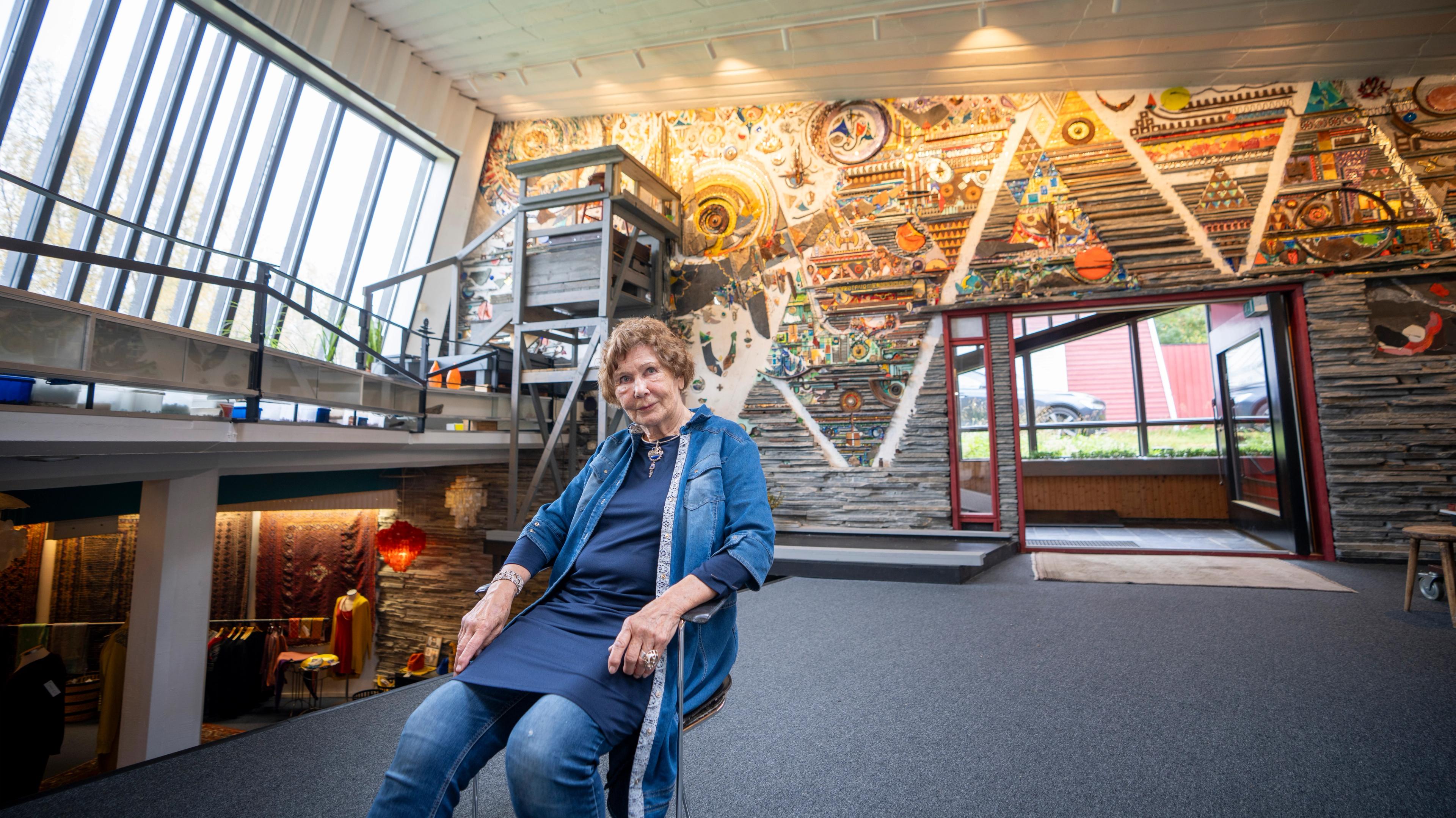 Regine Juhls in front of her mosaic at Juhls Silver Gallery